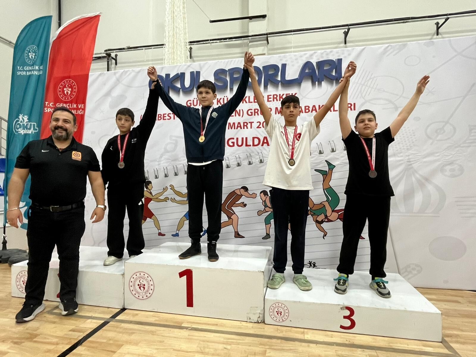 Altindağli Güreşçi̇ler Madalyalari Topladi (4)