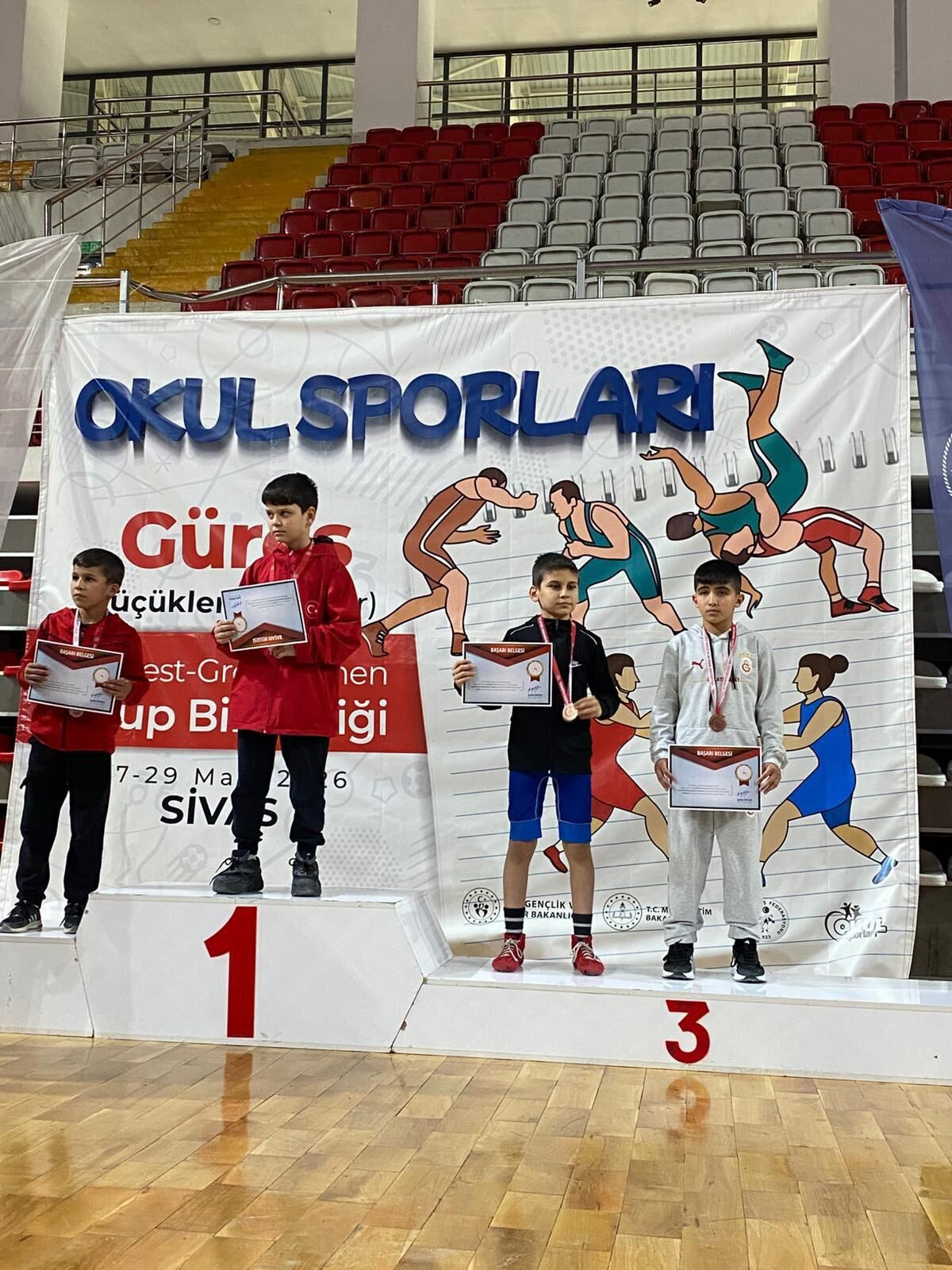 Altindağli Güreşçi̇ler Madalyalari Topladi (5)