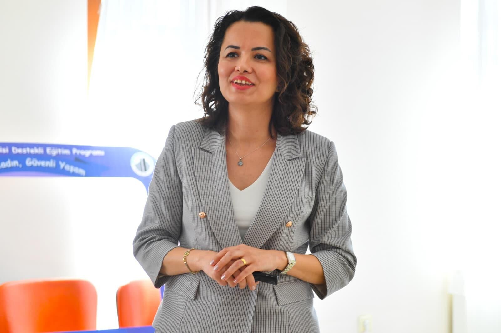 Altindağli Kadinlara “Güçlü Kadin, Güvenli̇ Yaşam” Eği̇ti̇mi̇ (2)