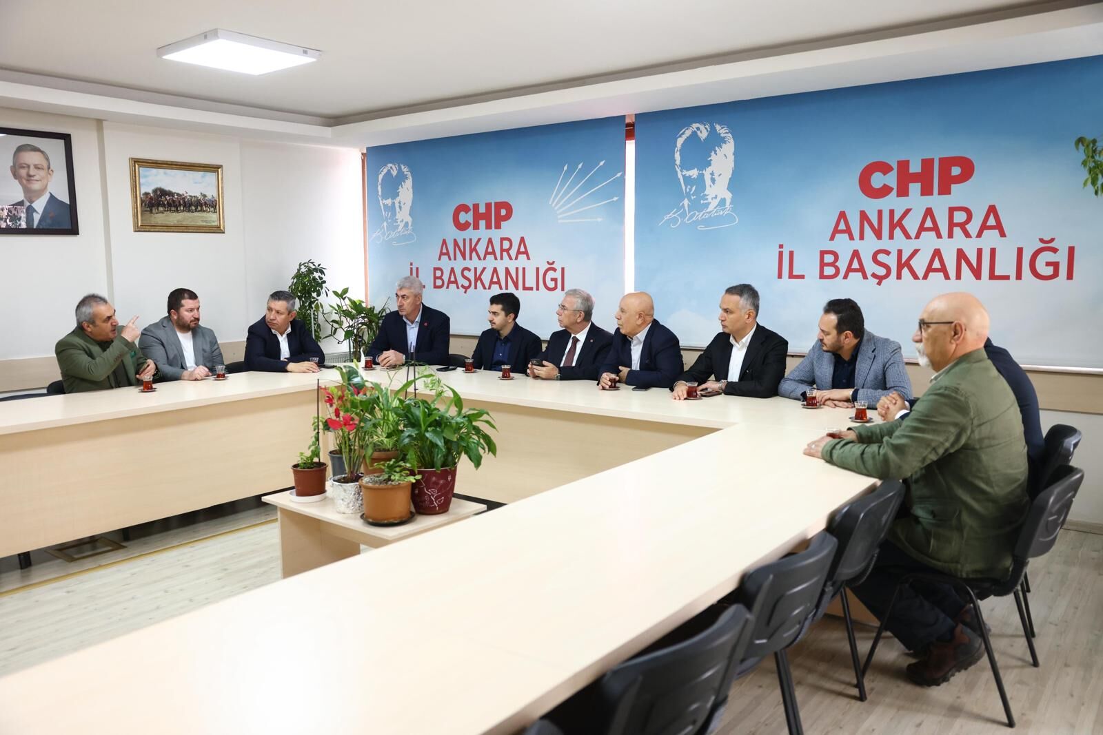 Ankara Büyükşehi̇r Beledi̇ye Başkani Mansur Yavaş’tan İl Başkanliği’na Zi̇yaret (2)