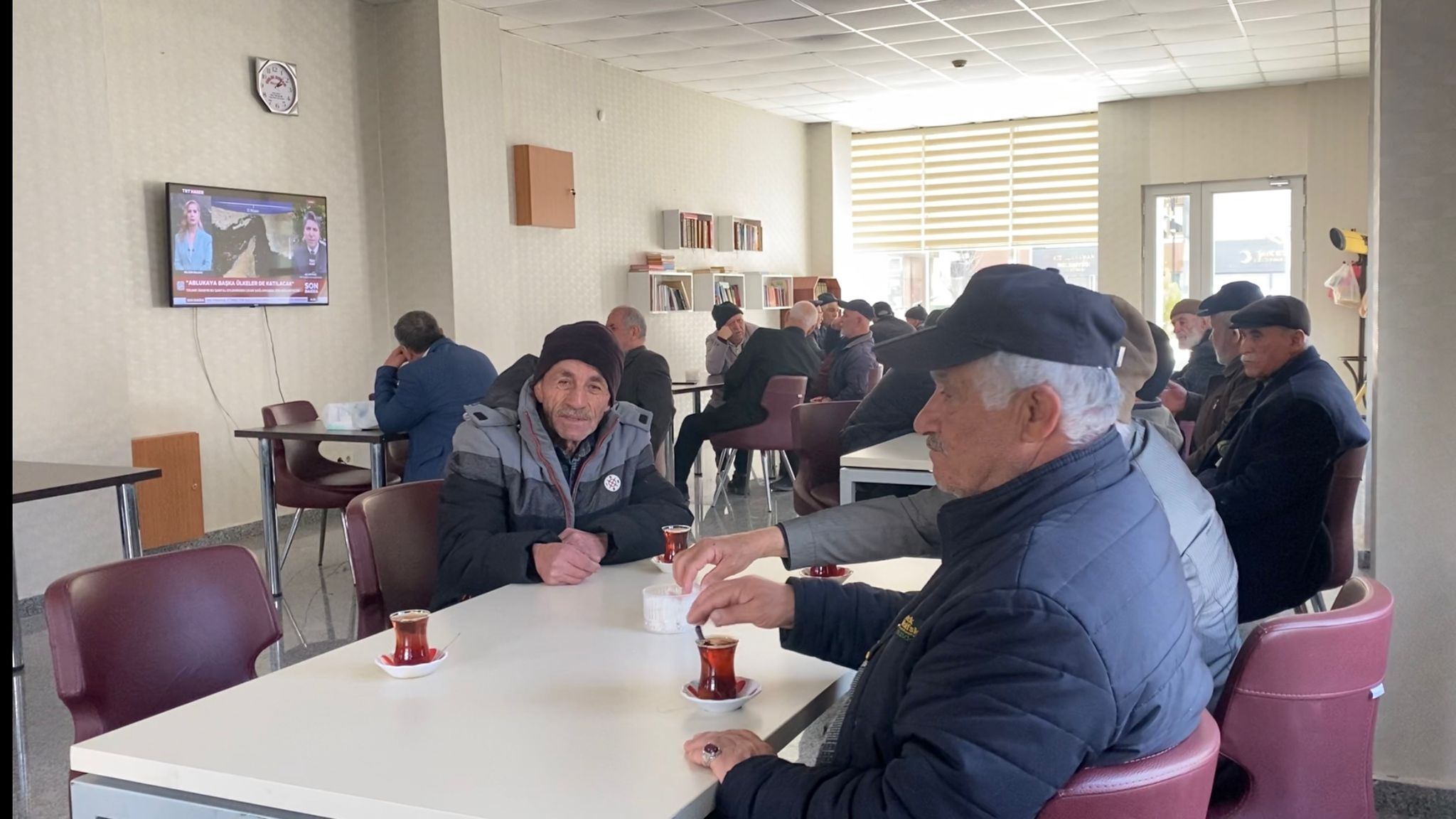 Emeklilere Çay Ücretsiz (3)