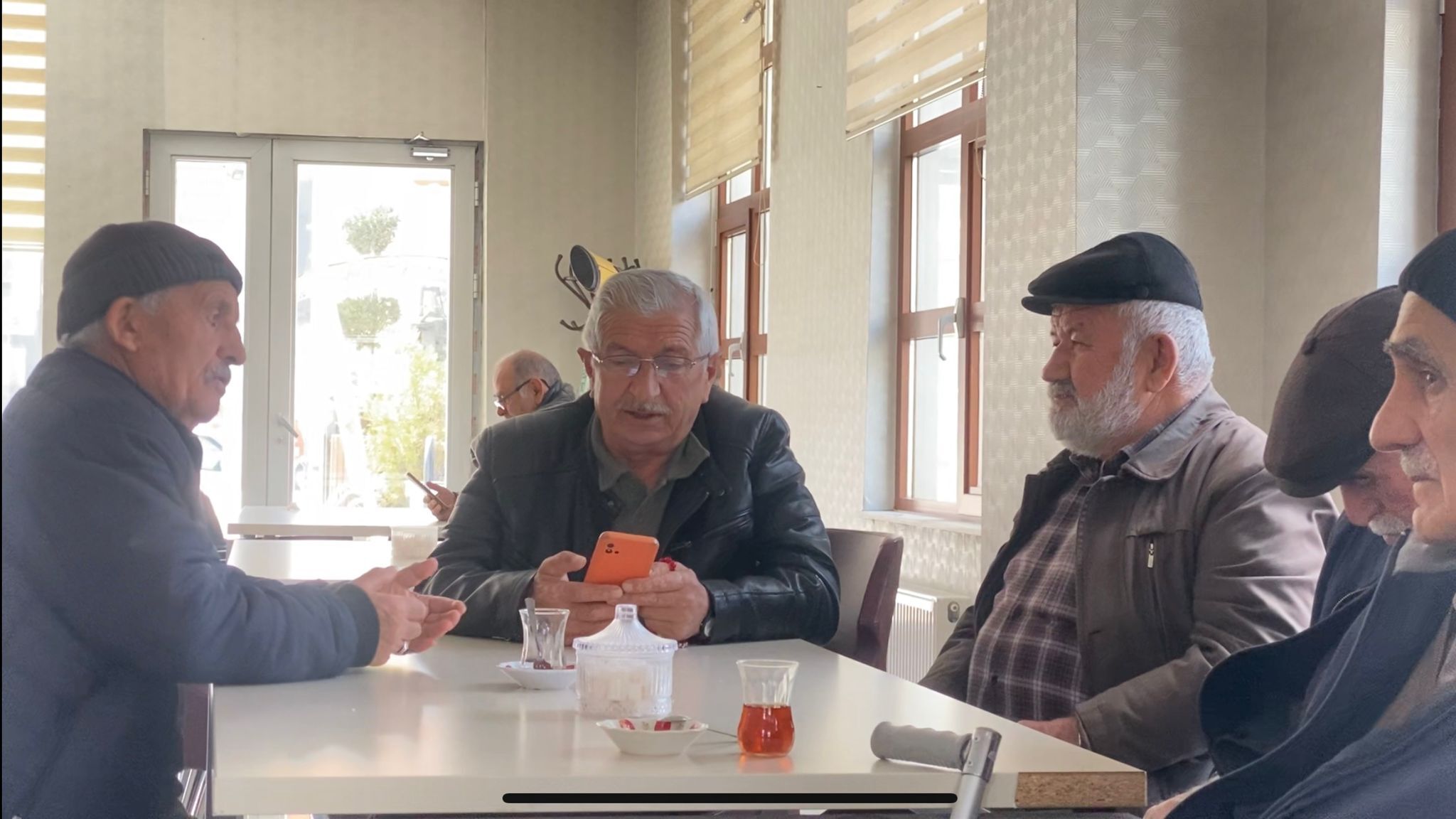 Emeklilere Çay Ücretsiz