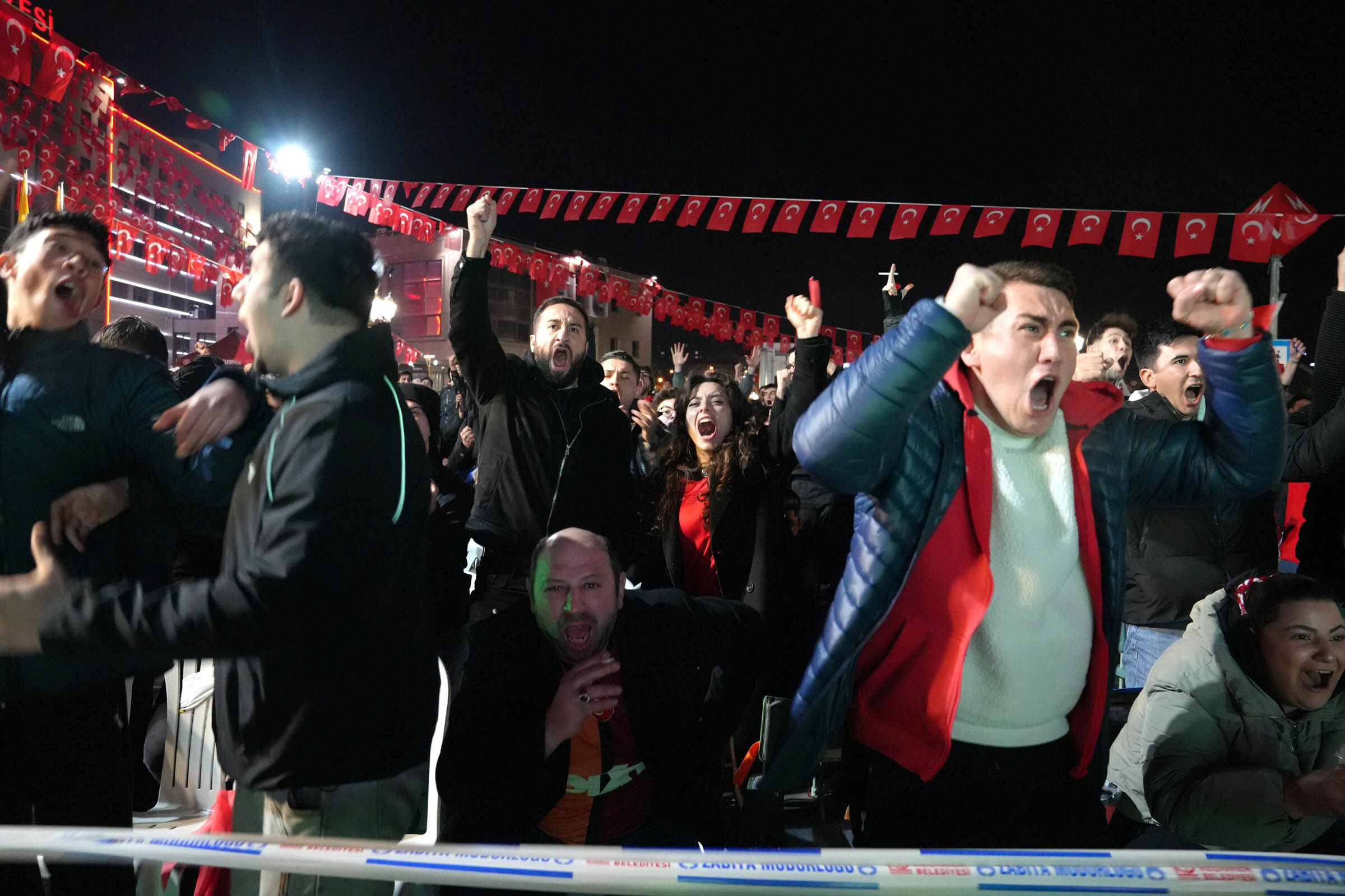 Keçiören’de Milli Maç Heyecanı Dev Ekranda Yaşandı (1)