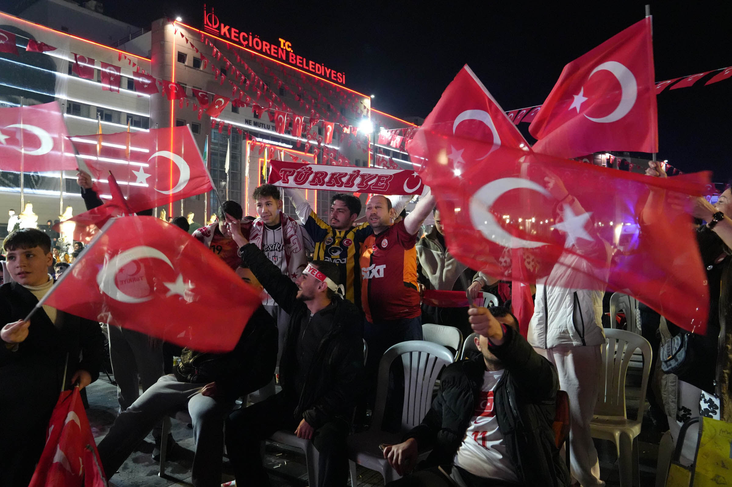 Keçiören’de Milli Maç Heyecanı Dev Ekranda Yaşandı (2)