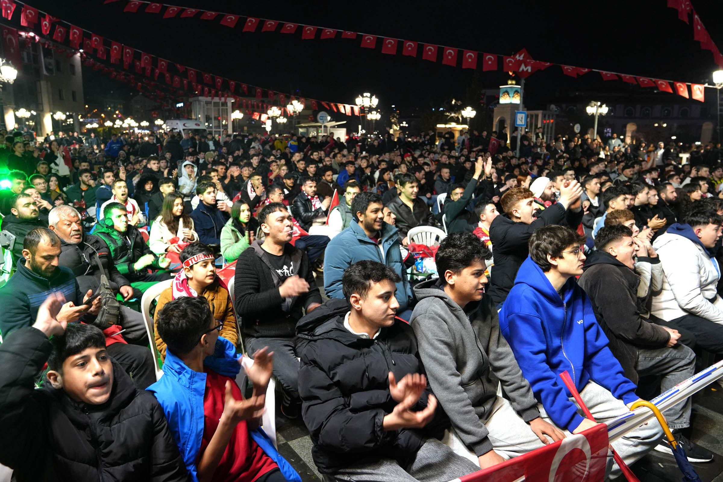 Keçiören’de Milli Maç Heyecanı Dev Ekranda Yaşandı (3)