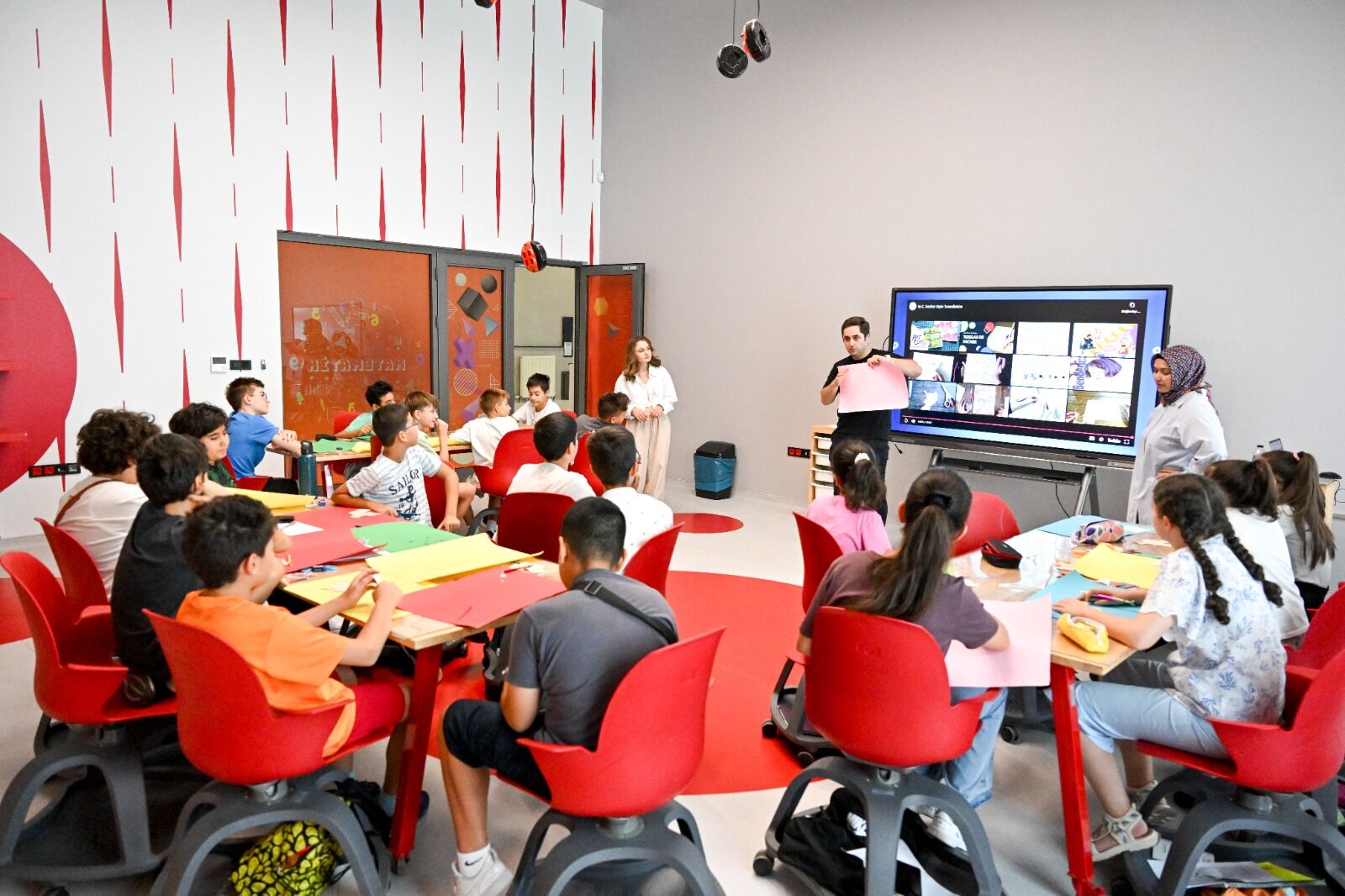 1 Yilda 100 Bi̇n Ki̇şi̇ Bi̇li̇mle Buluştu (4)