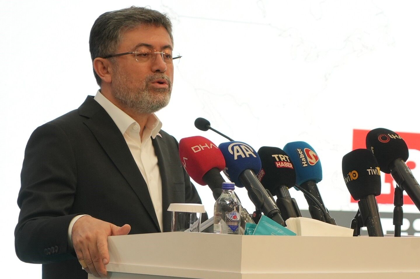 Bakan Yumaklı: Türkiye yangınla mücadelede öncü