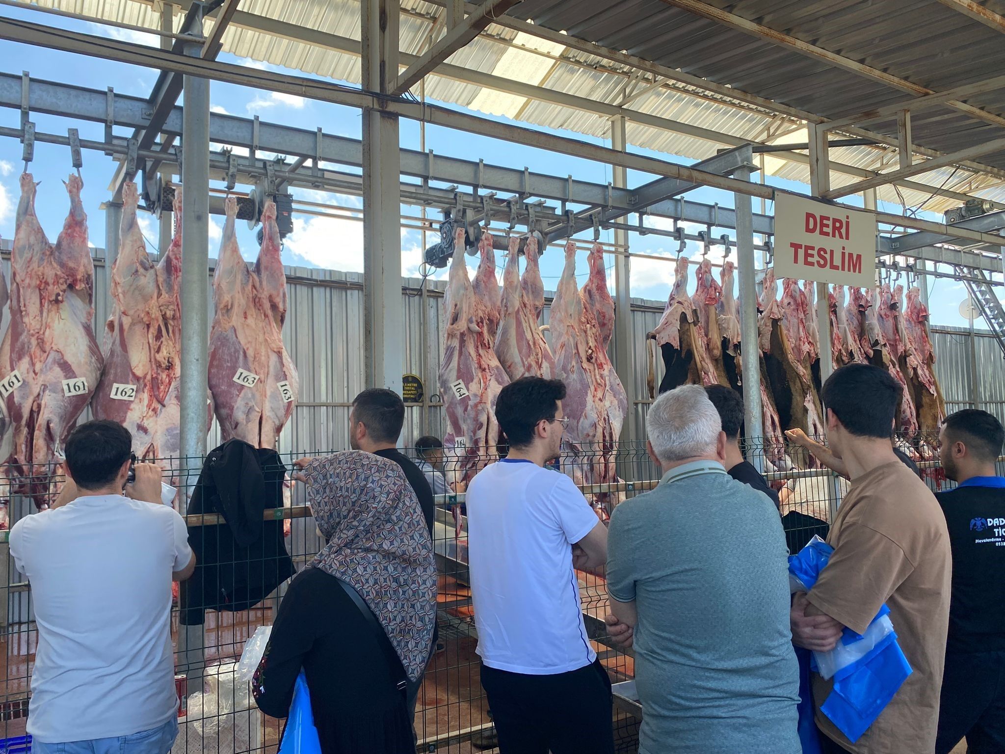 Pursaklar’da kurban kesim alanında bayram yoğunluğu