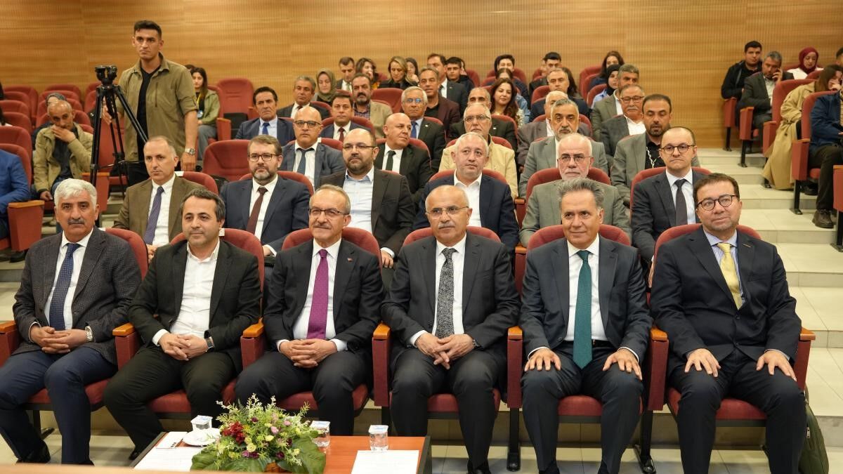 Depremin Izleri Malatya’da Masaya Yatırıldı (1)