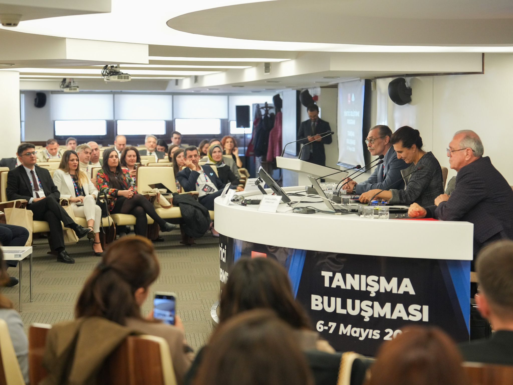 Erdal Beşikcioğlu Tbb Programına Katıldı (1)