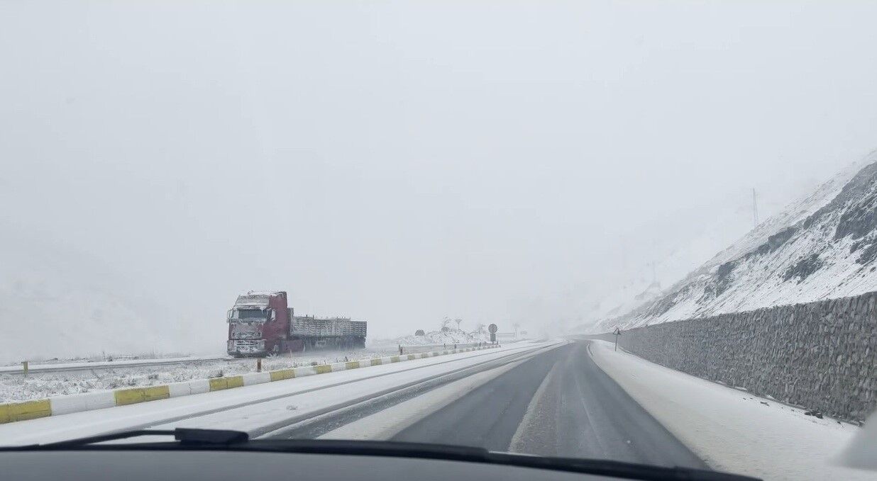 Erzincan’ın Yüksek Kesimlerinde Mayıs Karı (1)