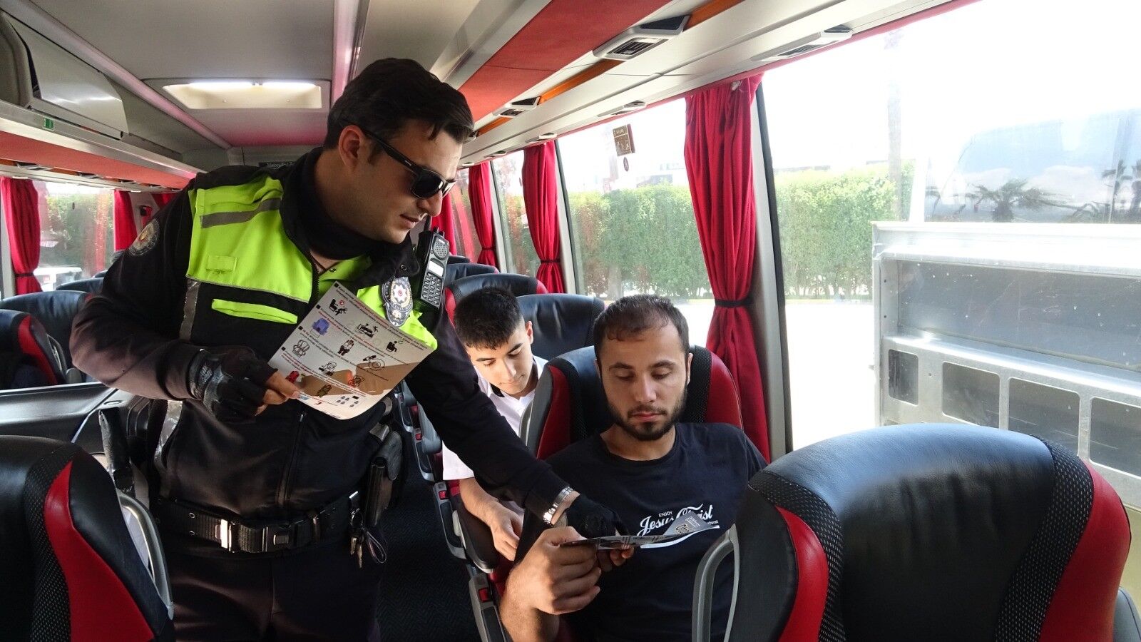 Hatay’da Otogarda Emniyet Kemeri Denetimi (1)