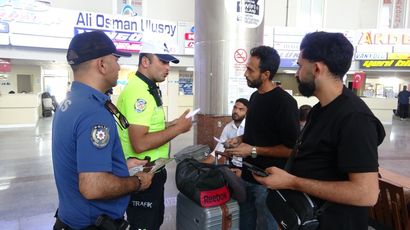 Hatay’da Otogarda Emniyet Kemeri Denetimi (2)