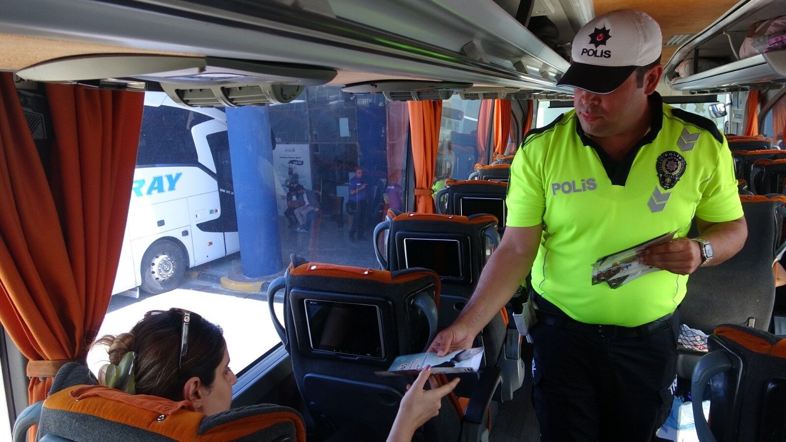 Hatay’da Otogarda Emniyet Kemeri Denetimi (3)