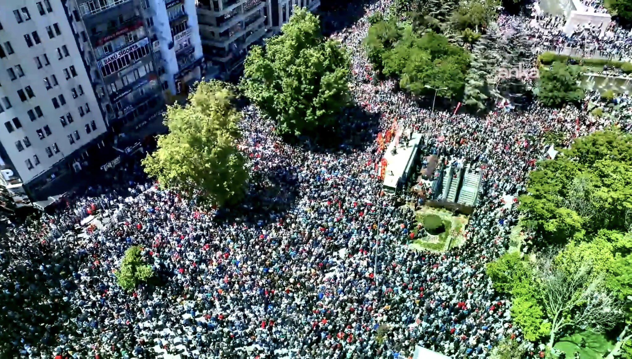Özgür Özel.jpg1