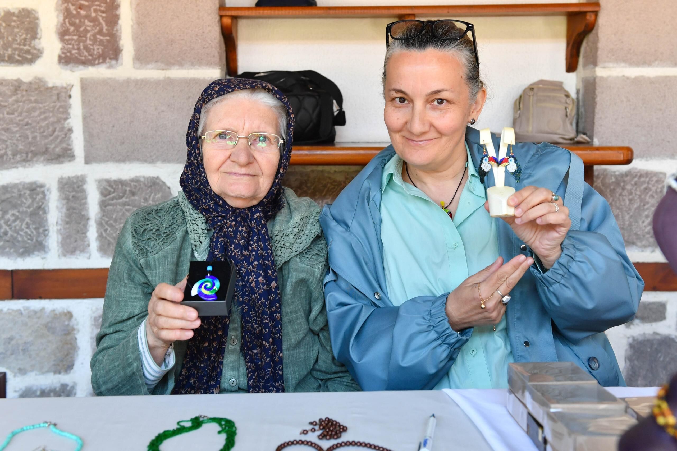 Taki Tasarimcisi Anne Ve Kizi Hamamönü’nde (1)