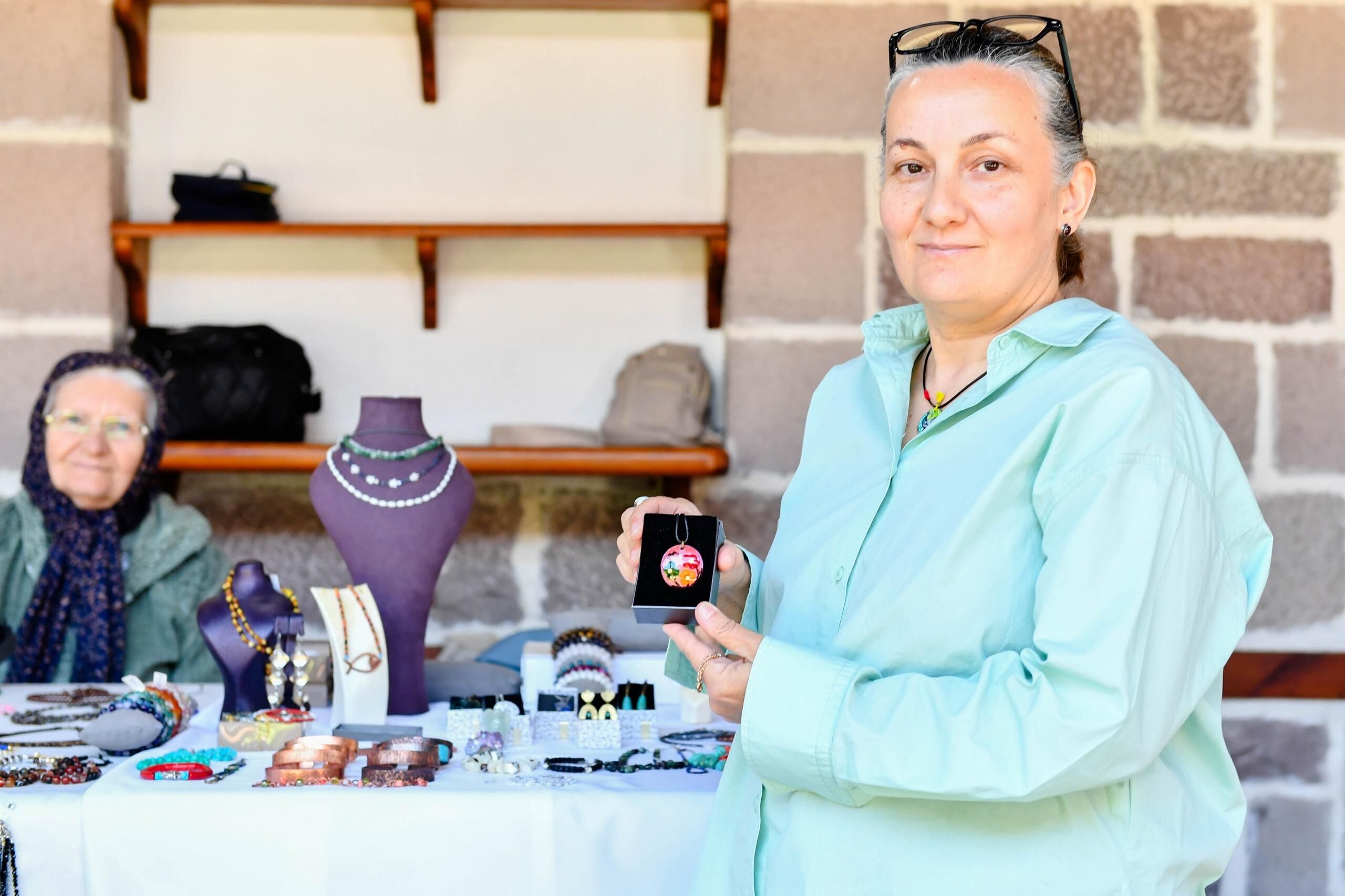 Taki Tasarimcisi Anne Ve Kizi Hamamönü’nde (3)