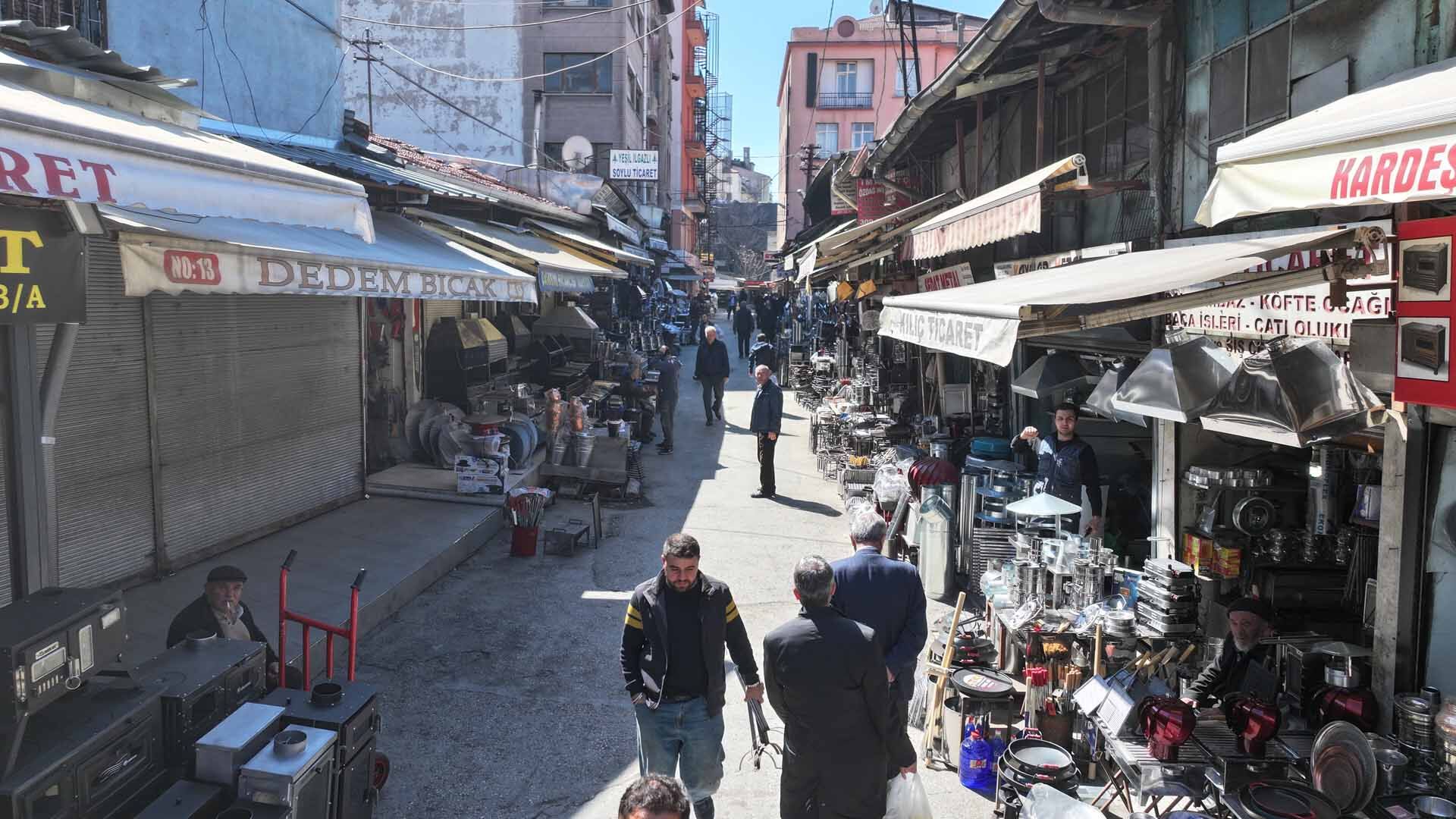 Ulus’ta Tenekeciler Caddesi Yenileniyor (3)