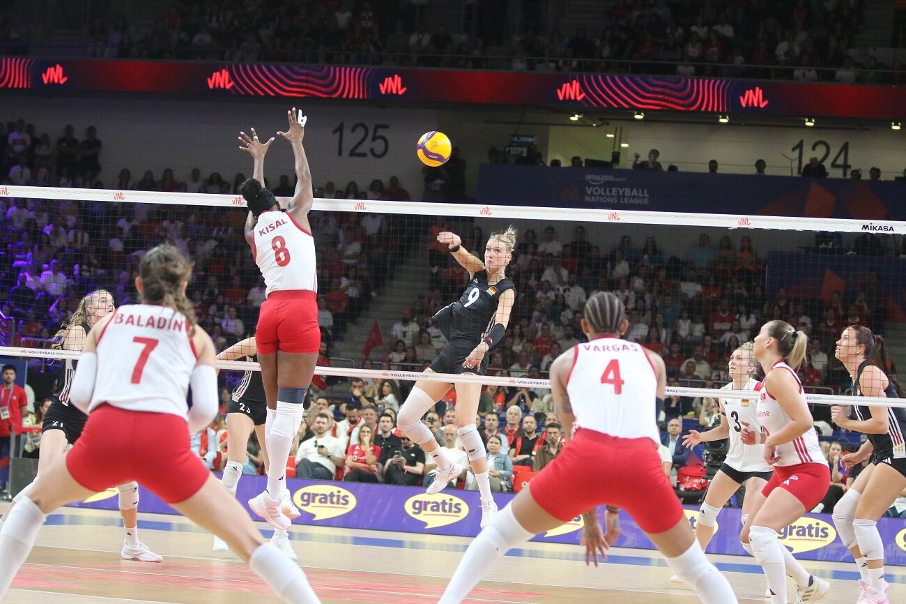 A Milli Kadın Voleybol Takımı, (1)