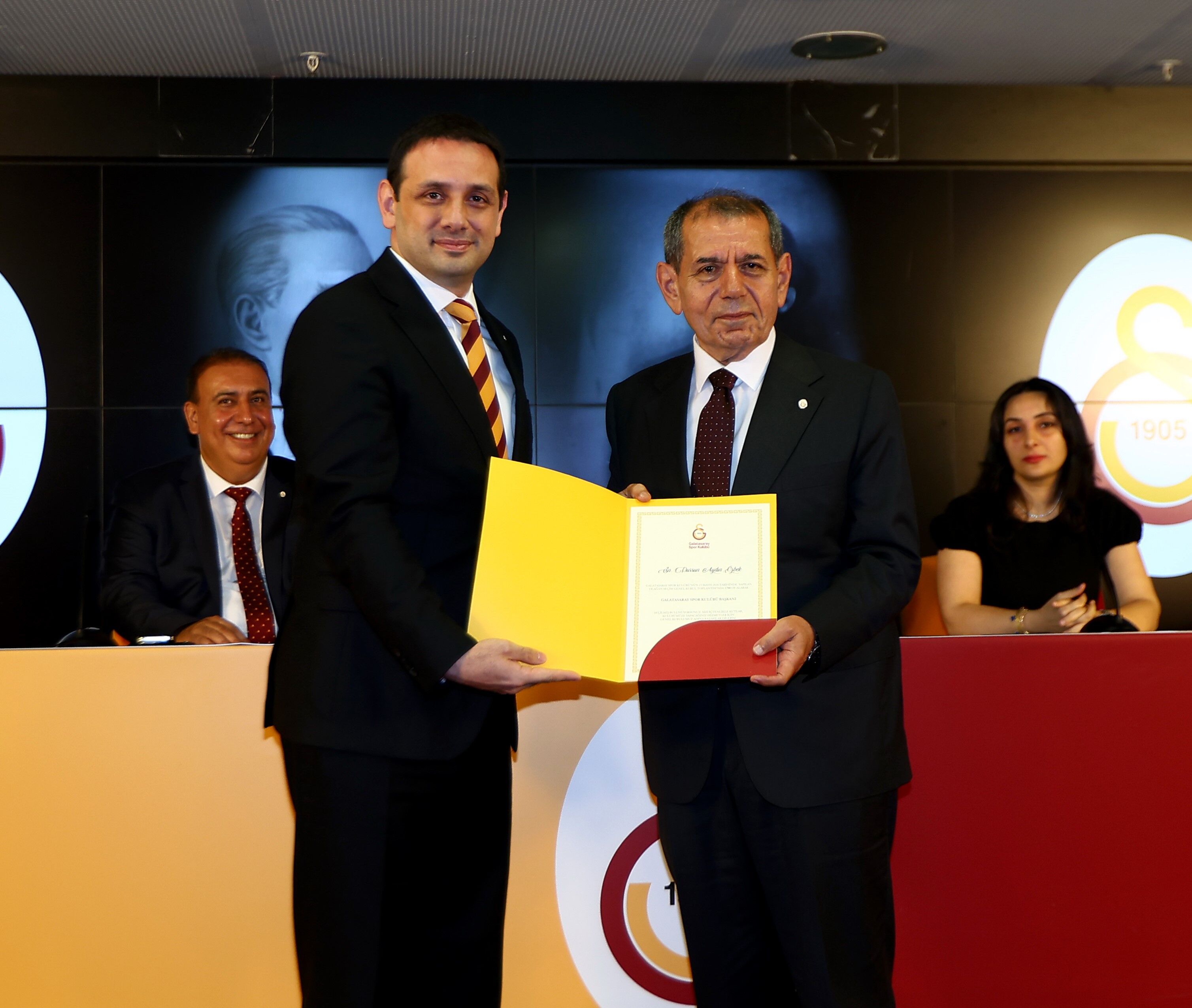 Dursun Özbek ve kurulları mazbatalarını aldı - 2