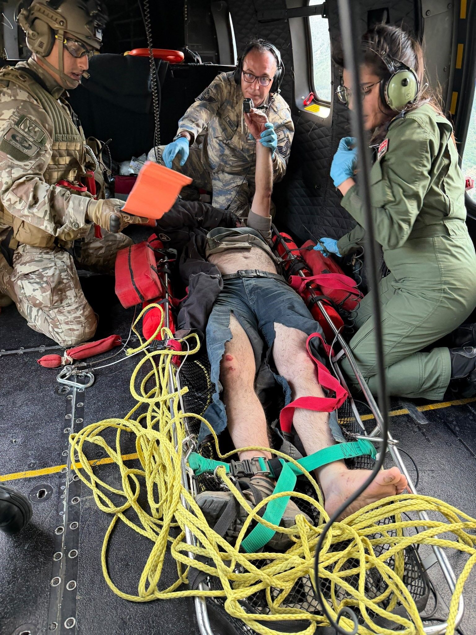 Çorum’da mahsur kalan yaralı vatandaş helikopterle kurtarıldı -- 2