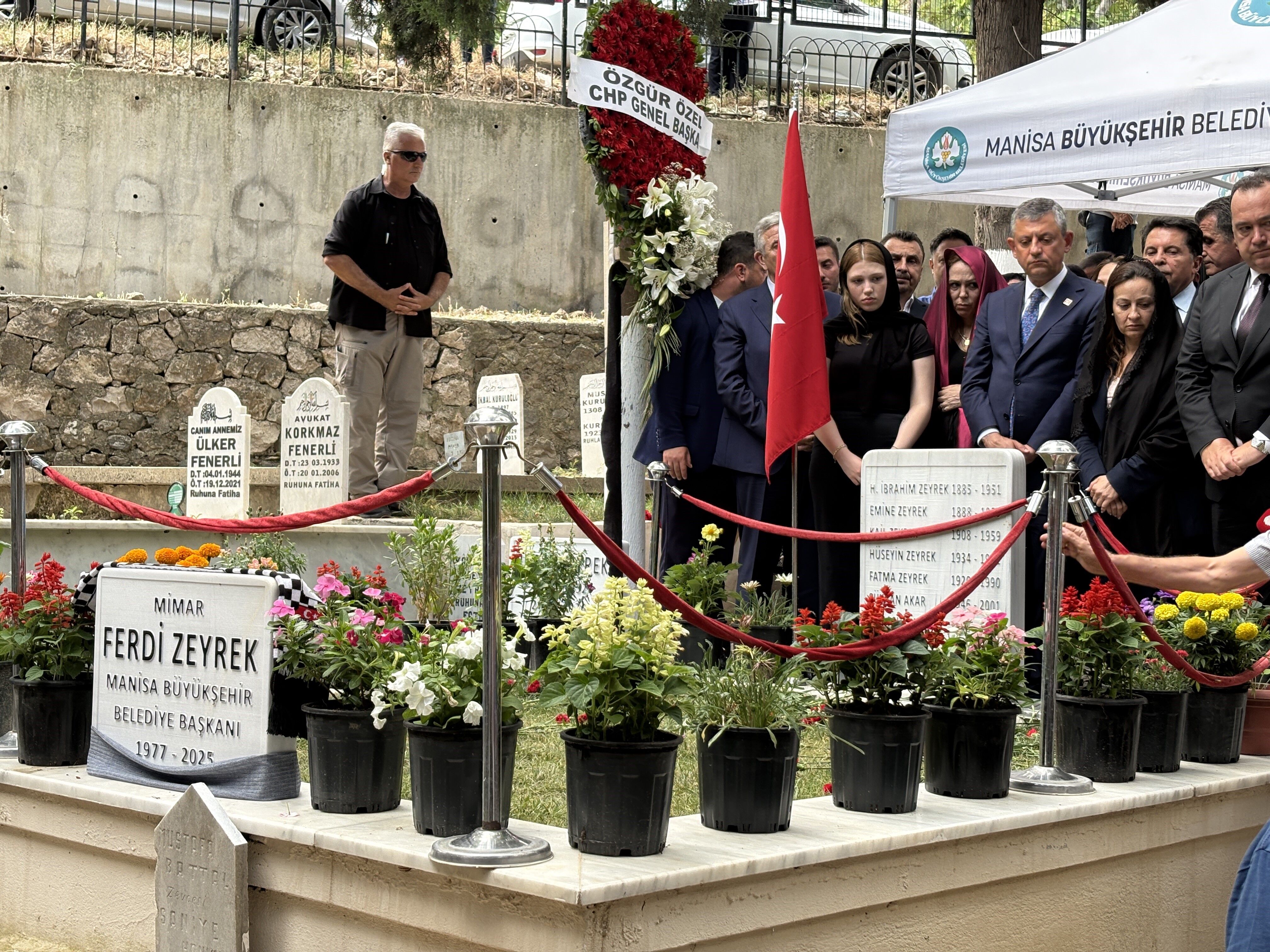 Özel ve Yavaş'tan Ferdi Zeyrek'e anma ziyareti - 2