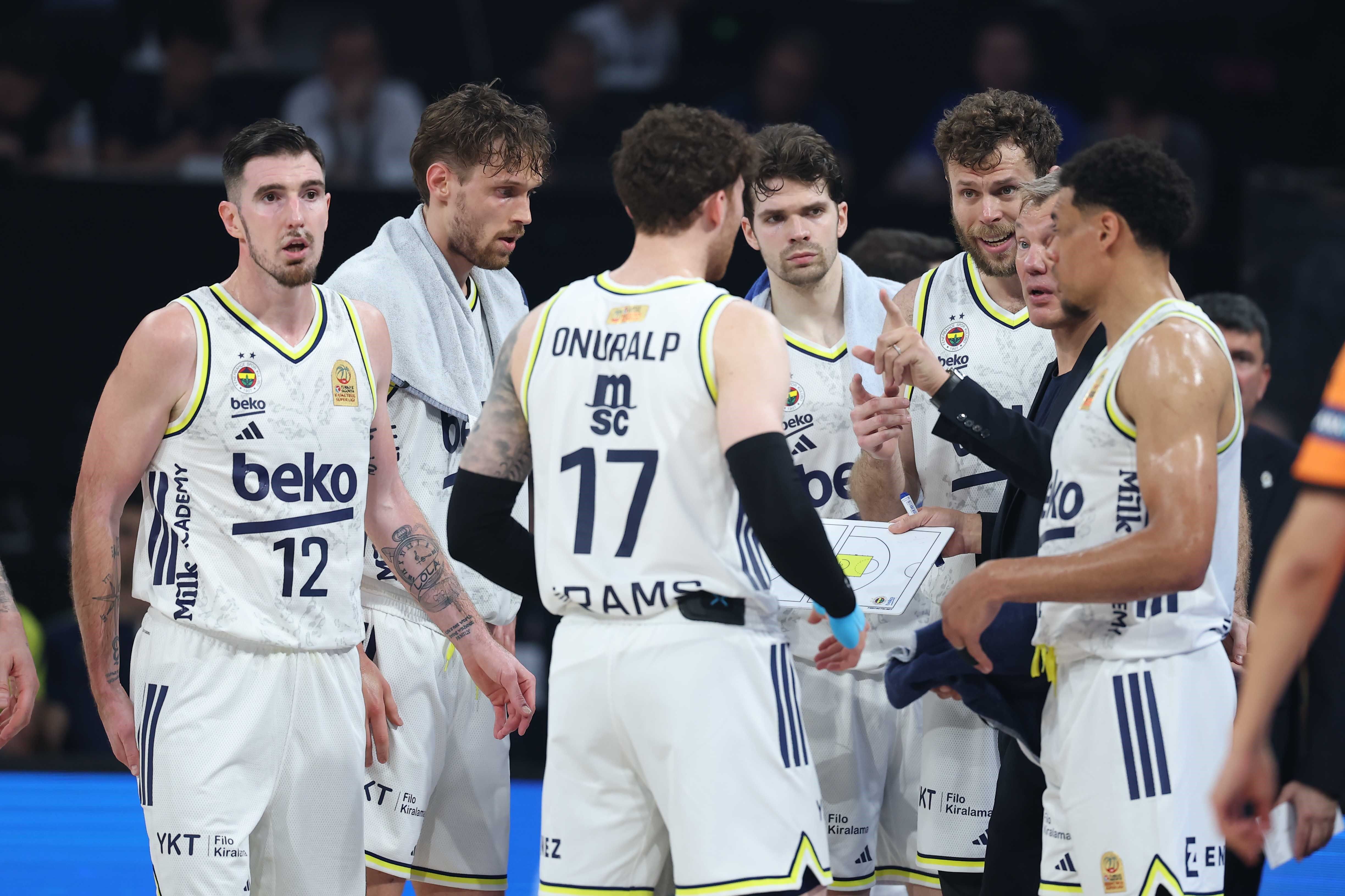 Fenerbahçe, Beşiktaş deplasmanında seride öne geçti - 4