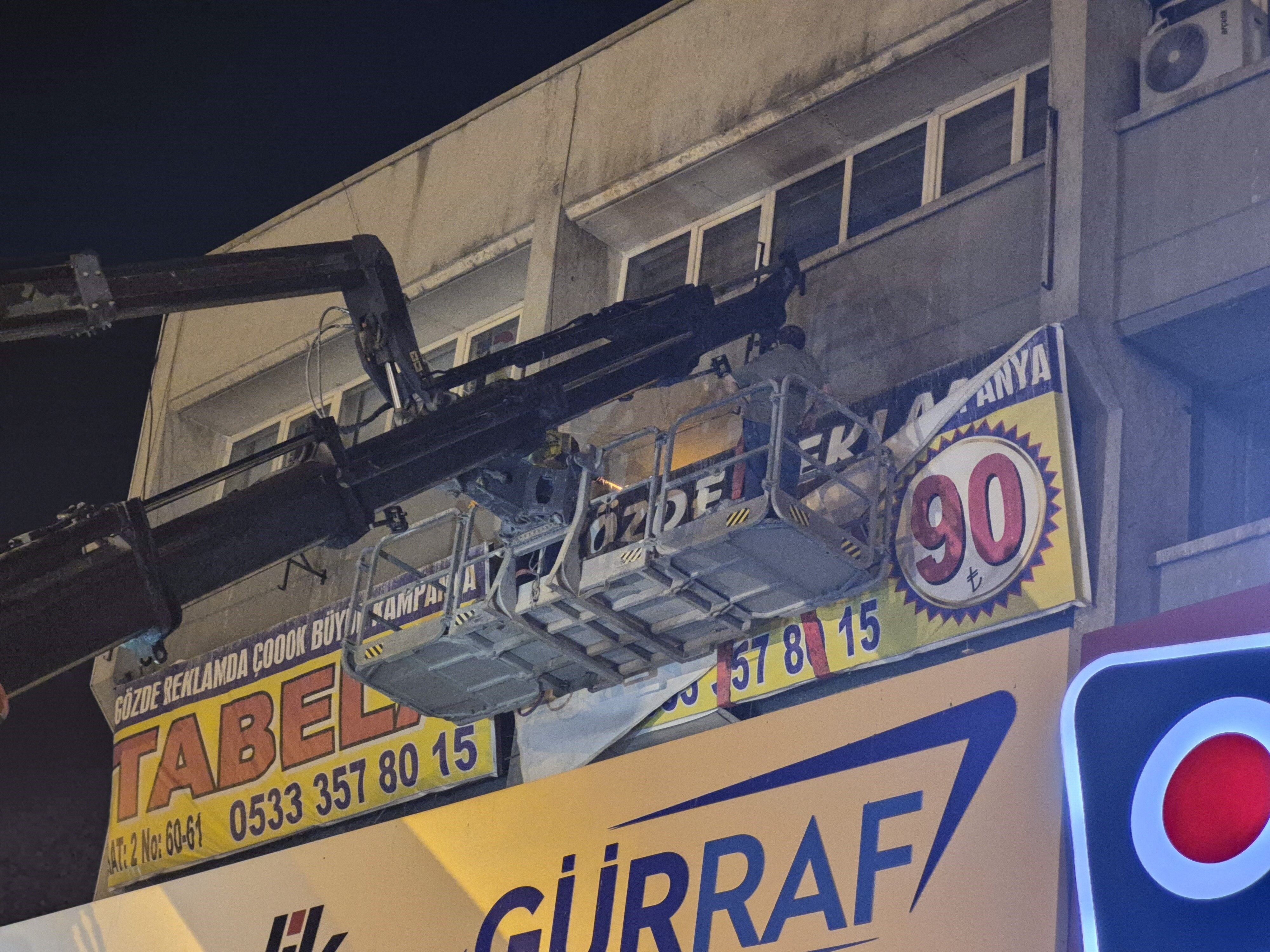 Altındağ’da Yönetmeliğe Aykırı Tabelalar Kaldırıldı (1)