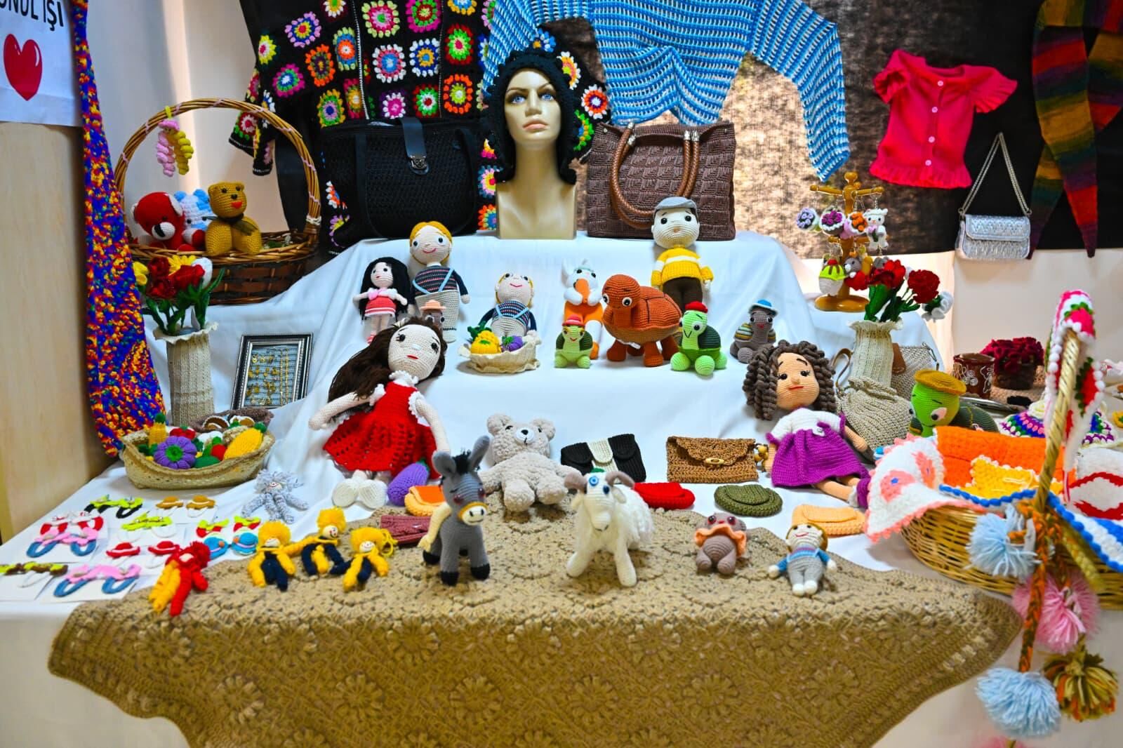 Altindağli Kadinlardan Neşe Dolu Yilsonu Sergi̇si̇ (6)
