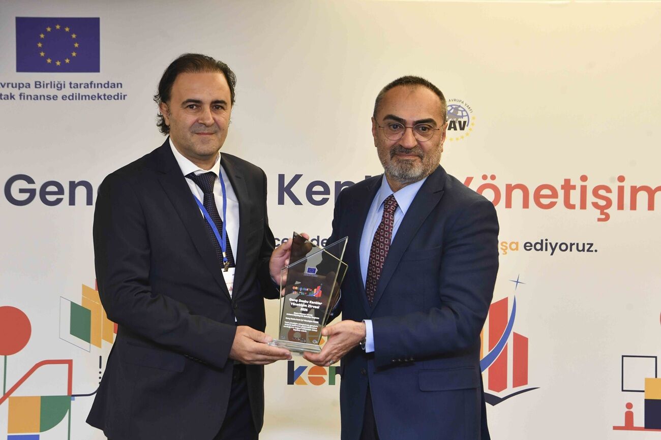 Ankara Büyükşehir Belediyesi Gençlik Çalışmalarıyla Ödül Aldı (1)