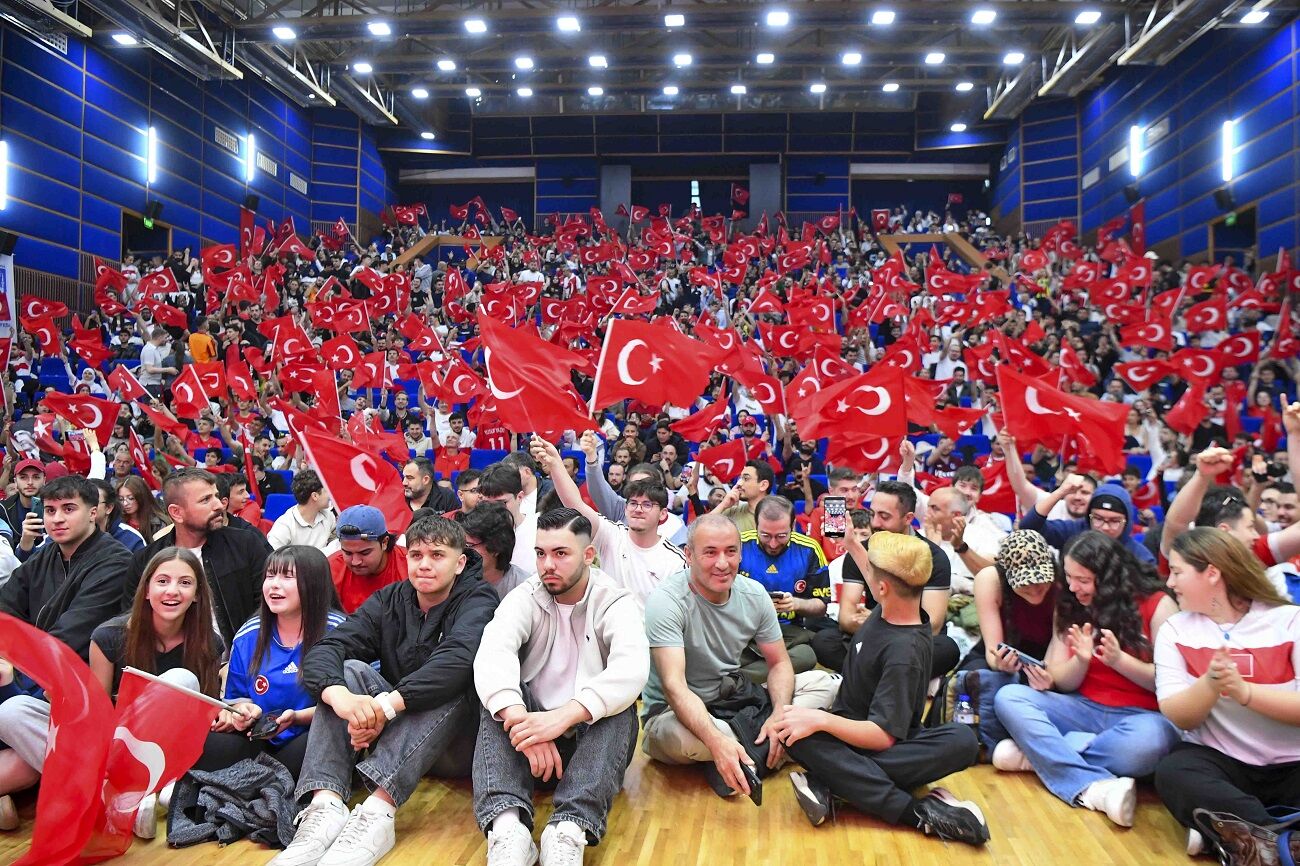 Başkentliler Milli Maç Için Kocatepe’de Buluştu (1)
