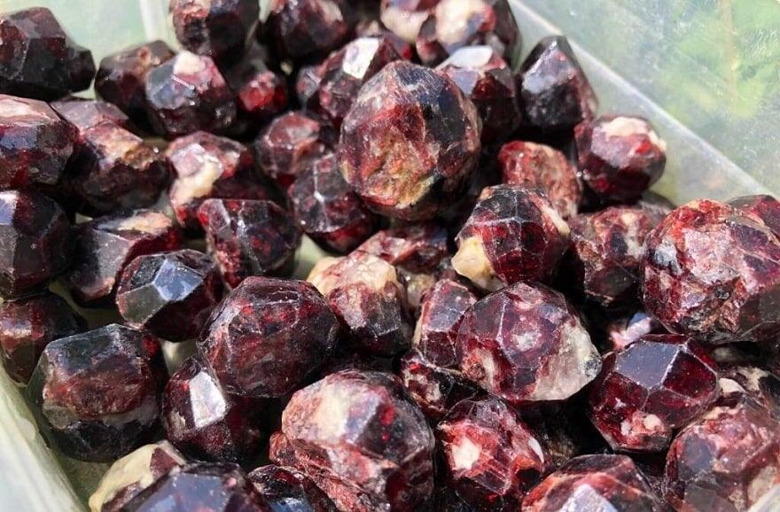 Garnet Lal Taşı.jpg2