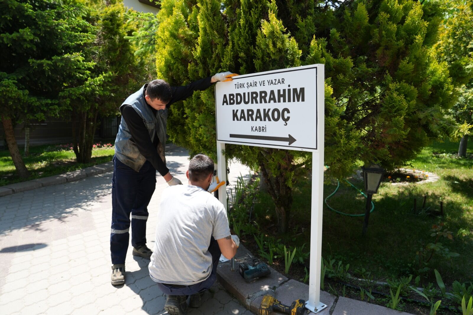 Keçiören’de Abdurrahim Karakoç’un Kabri Yenilendi (3)