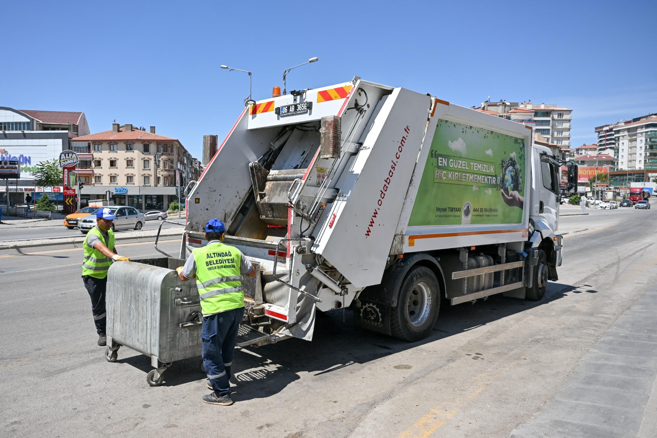 Altindağ'da Çöp Konteynerleri̇ Mi̇s Gi̇bi̇ (3)