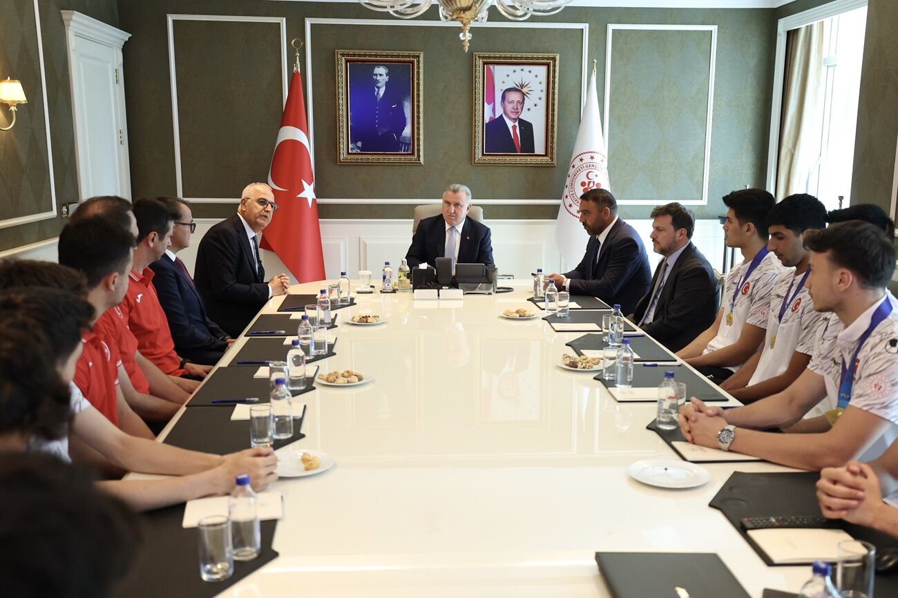 Bakan Bak, Dünya Şampiyonu Voleybolcuları Ağırladı (2)