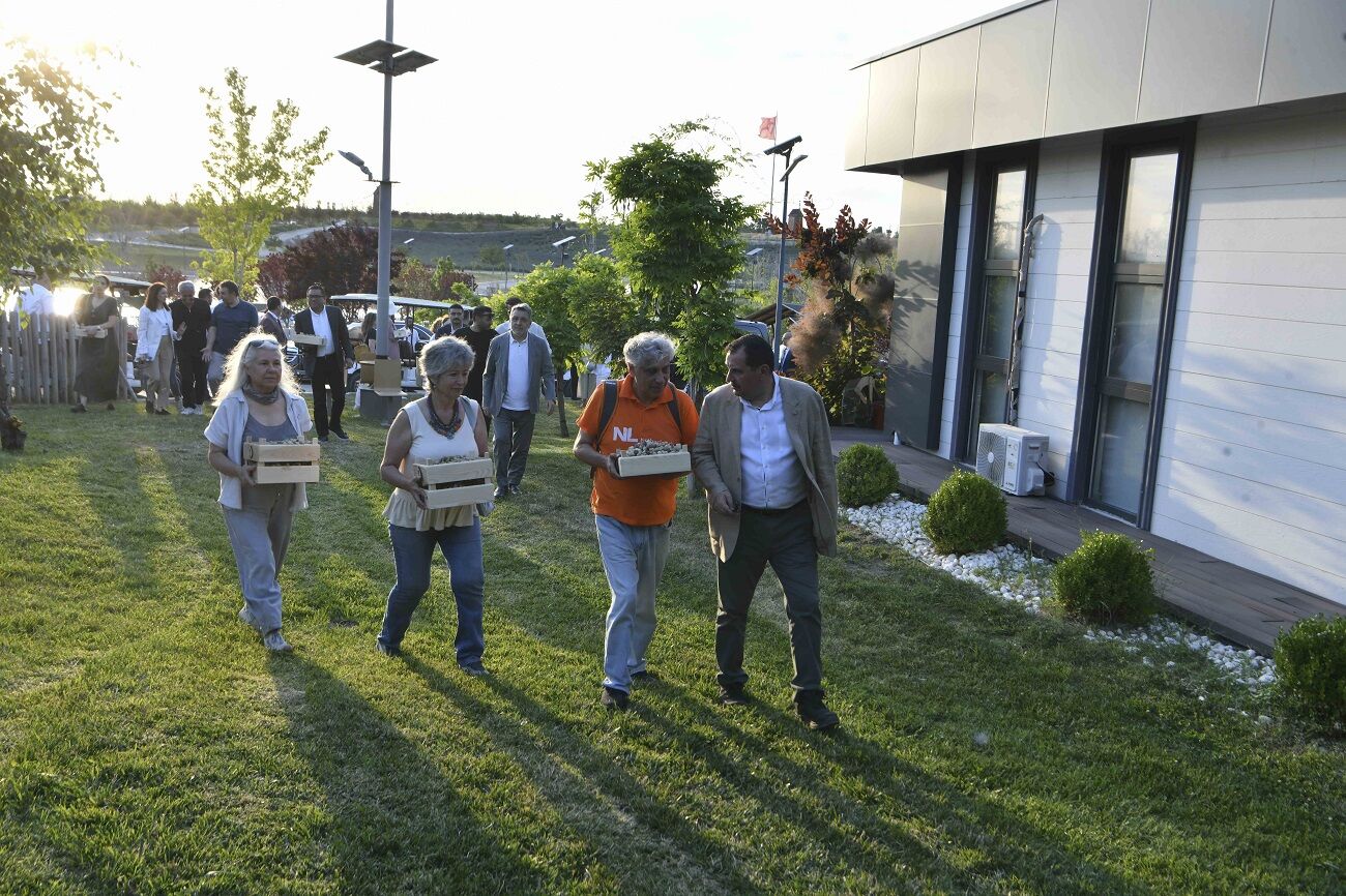 Büyükelçiler Ata Çiftliği'nde Hasat Şenliğine Katıldı (4)