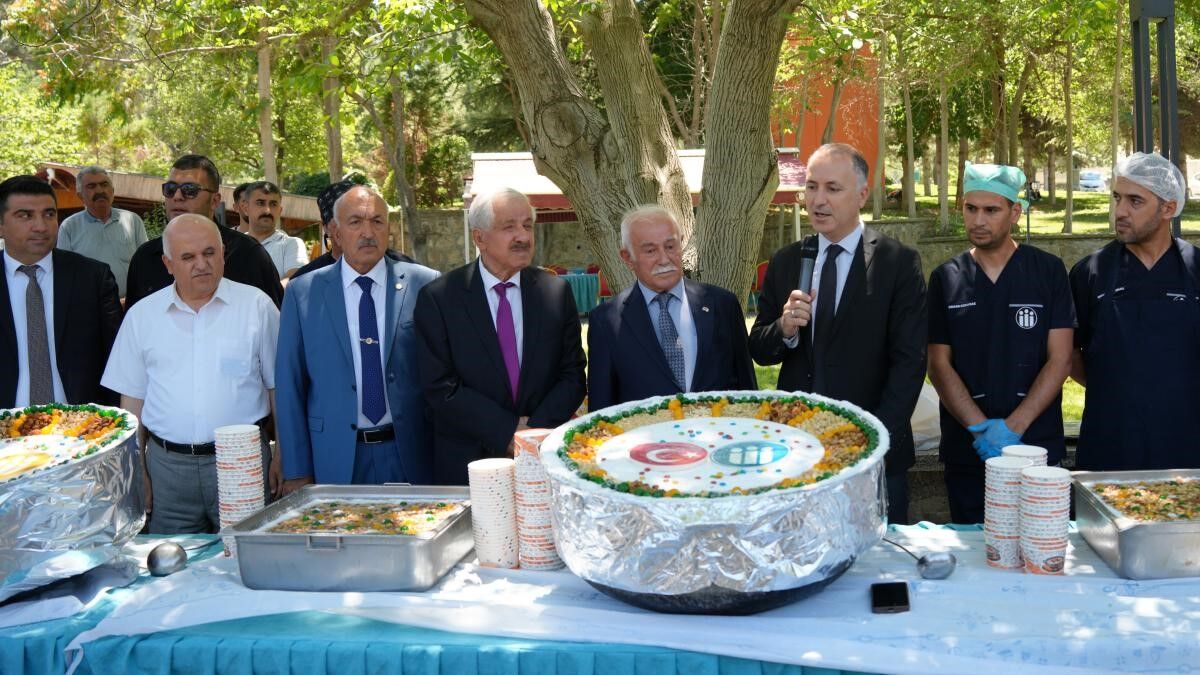 İnönü Üniversitesinde Muharrem Ayı Dolayısıyla Aşure Ikramı (2)