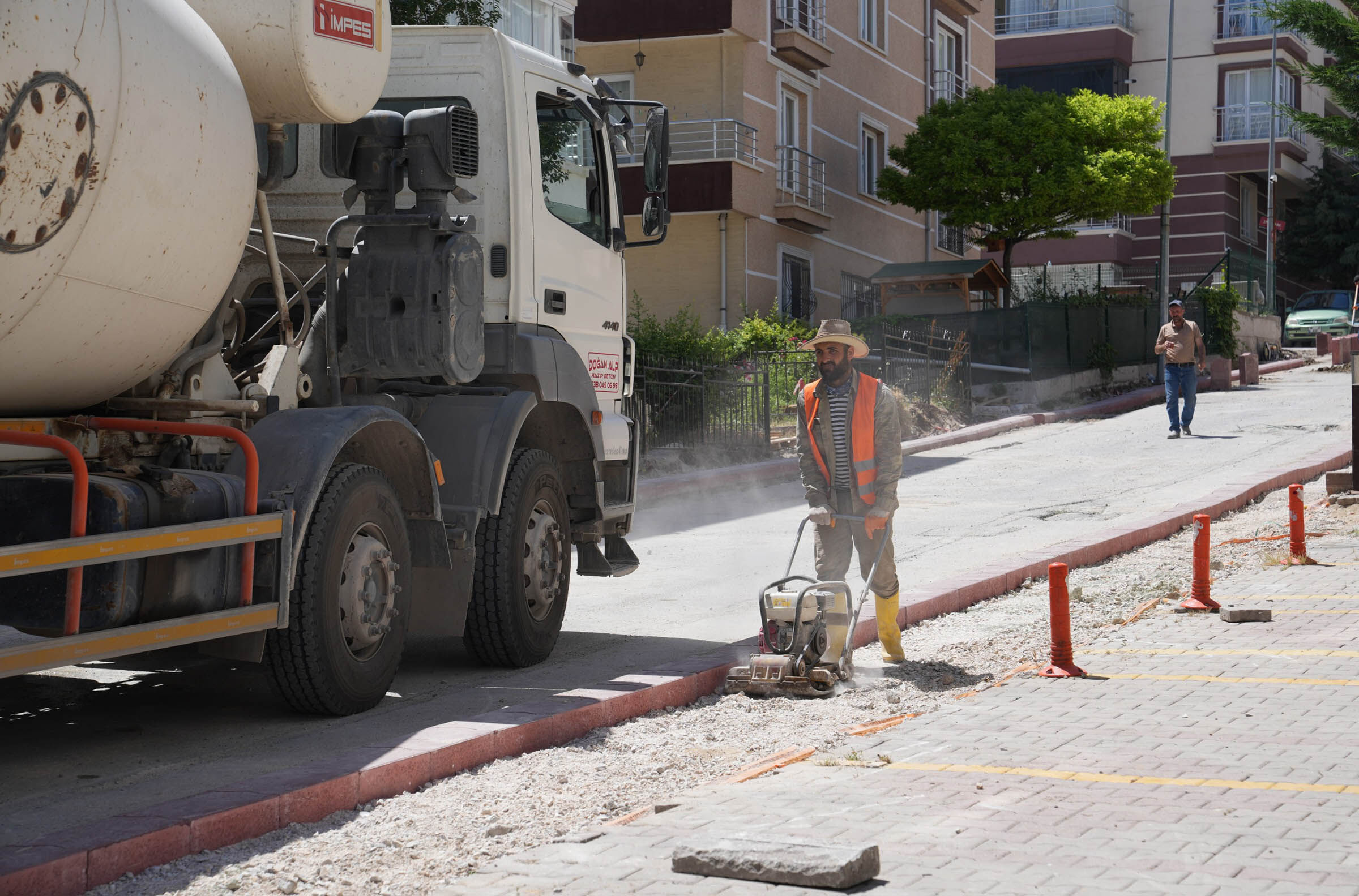 Keçiören'de Kaldırım Yenileme Çalışmaları (1)