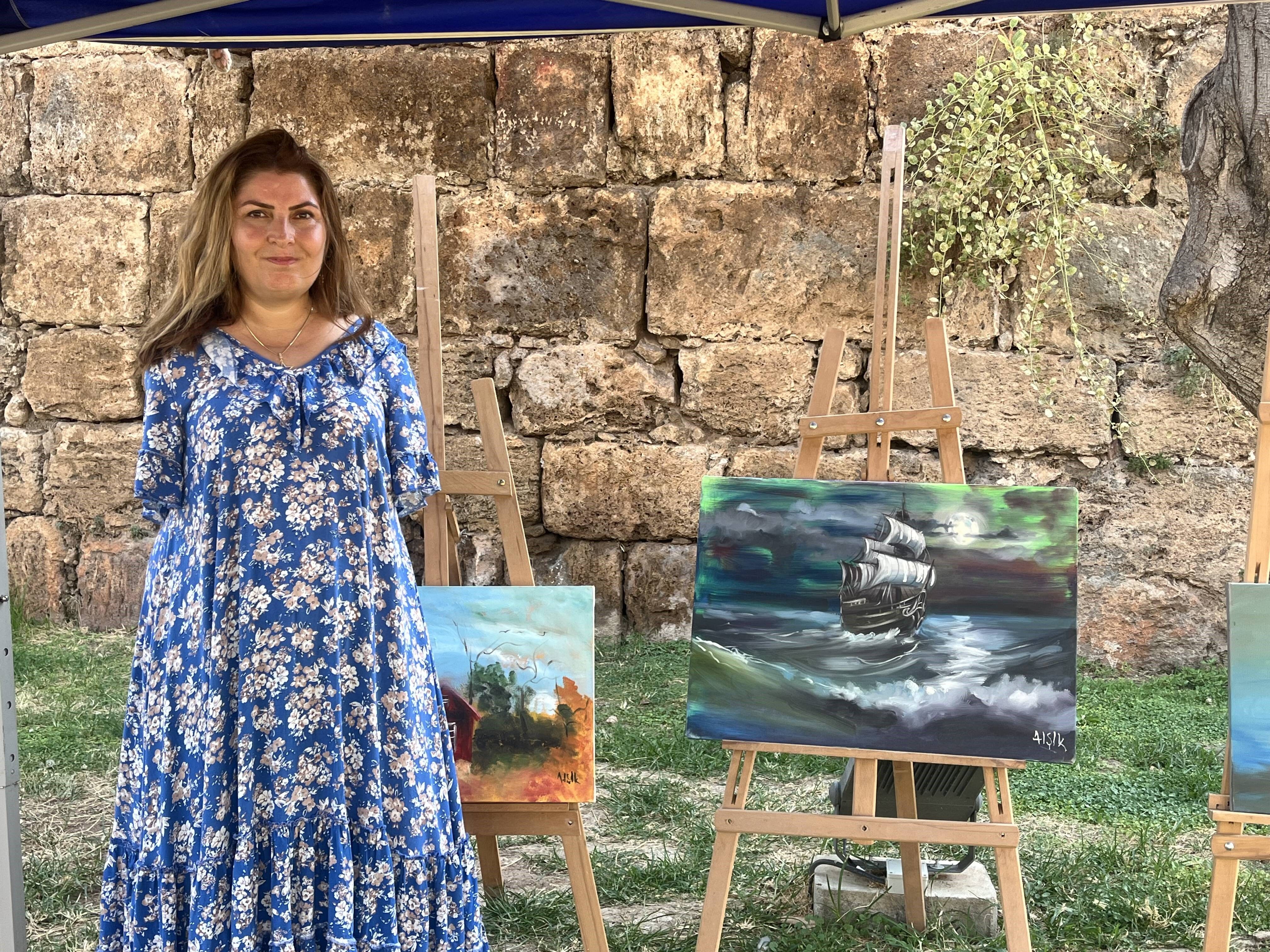 İki kolunu kaybetti, ayaklarıyla resim yaparak hayata tutundu