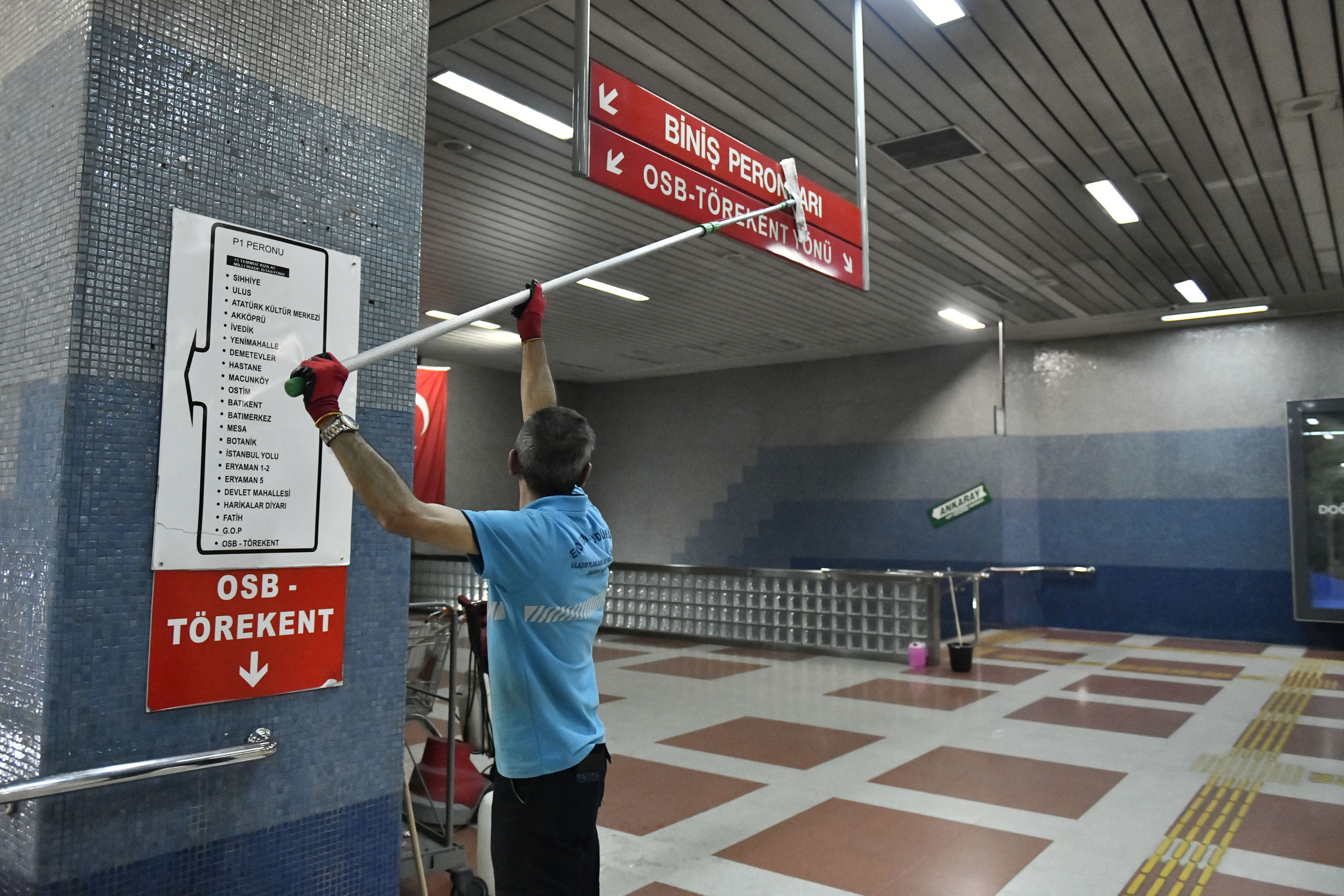 Ankara'da Metro Ve Ankaray'da Gece Temizliği (2)