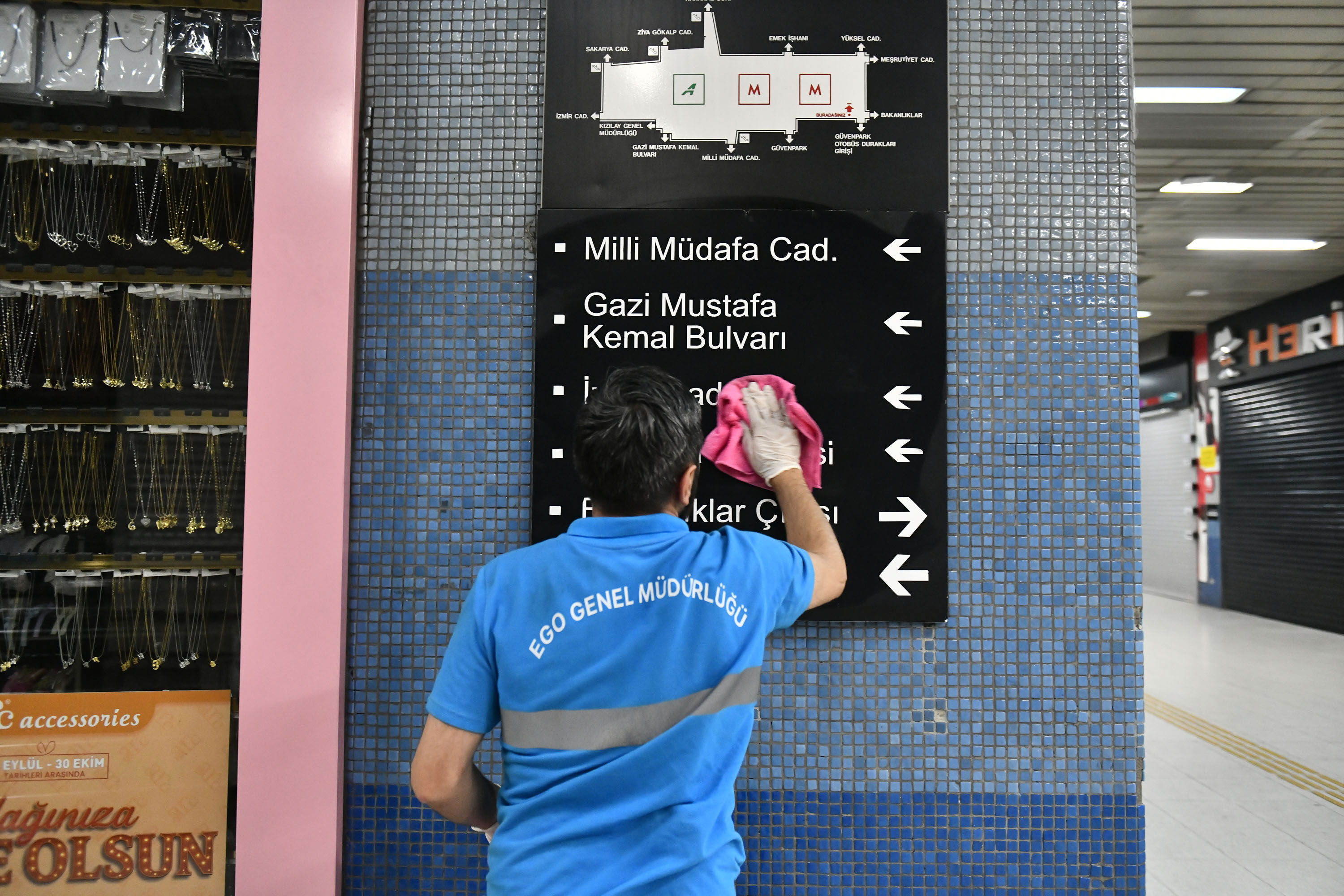 Ankara'da Metro Ve Ankaray'da Gece Temizliği (3)