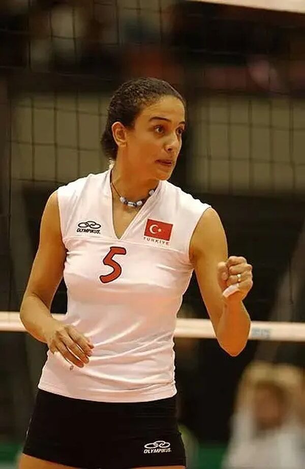 Aysun Özbek