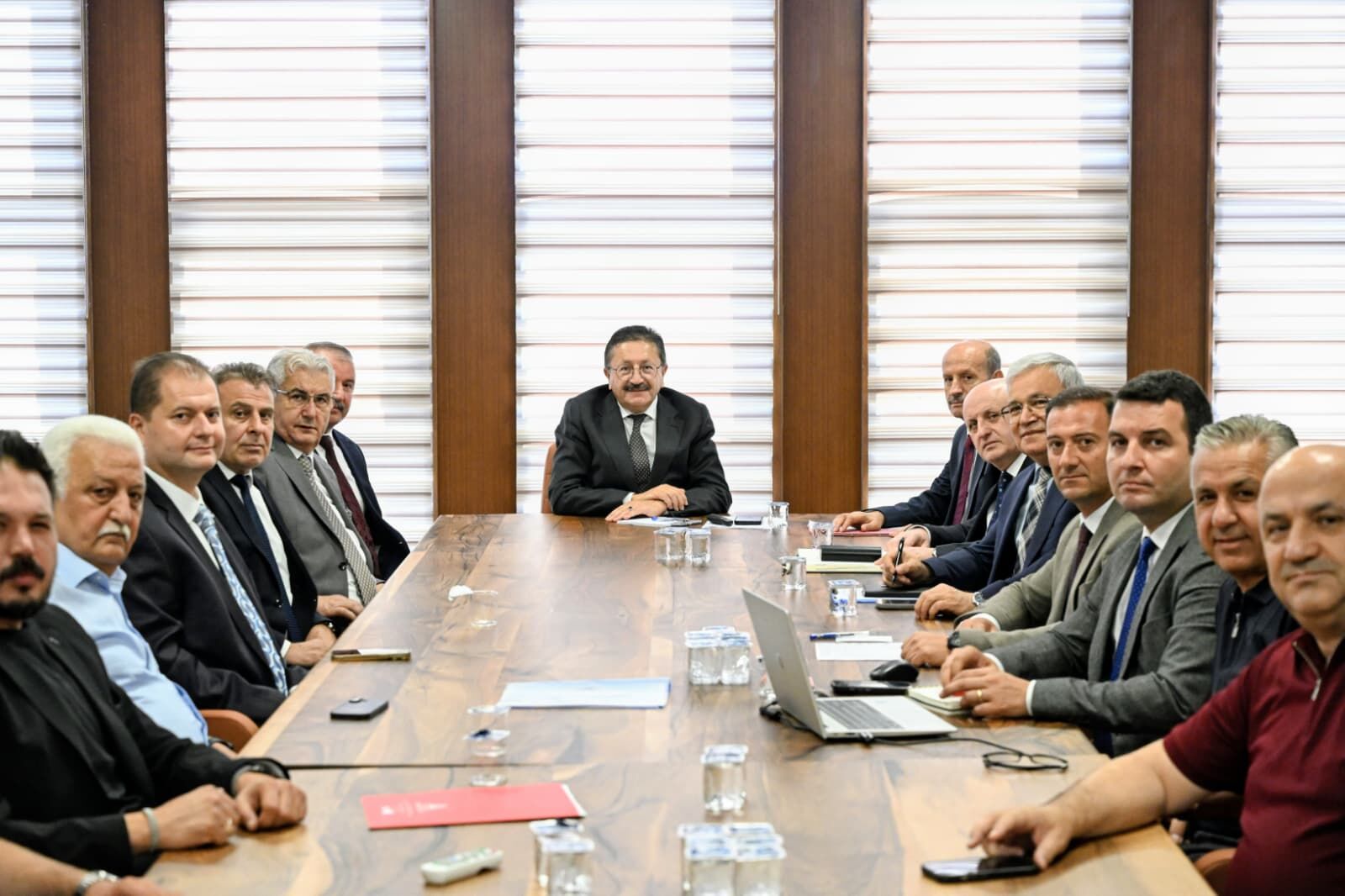 Başkan Ti̇ryaki̇’den Si̇teler Esnafina Açik Çağri “Endüstri̇yel Atiklari Toplamak Beledi̇yeni̇n Görevi̇ Deği̇l” (1)