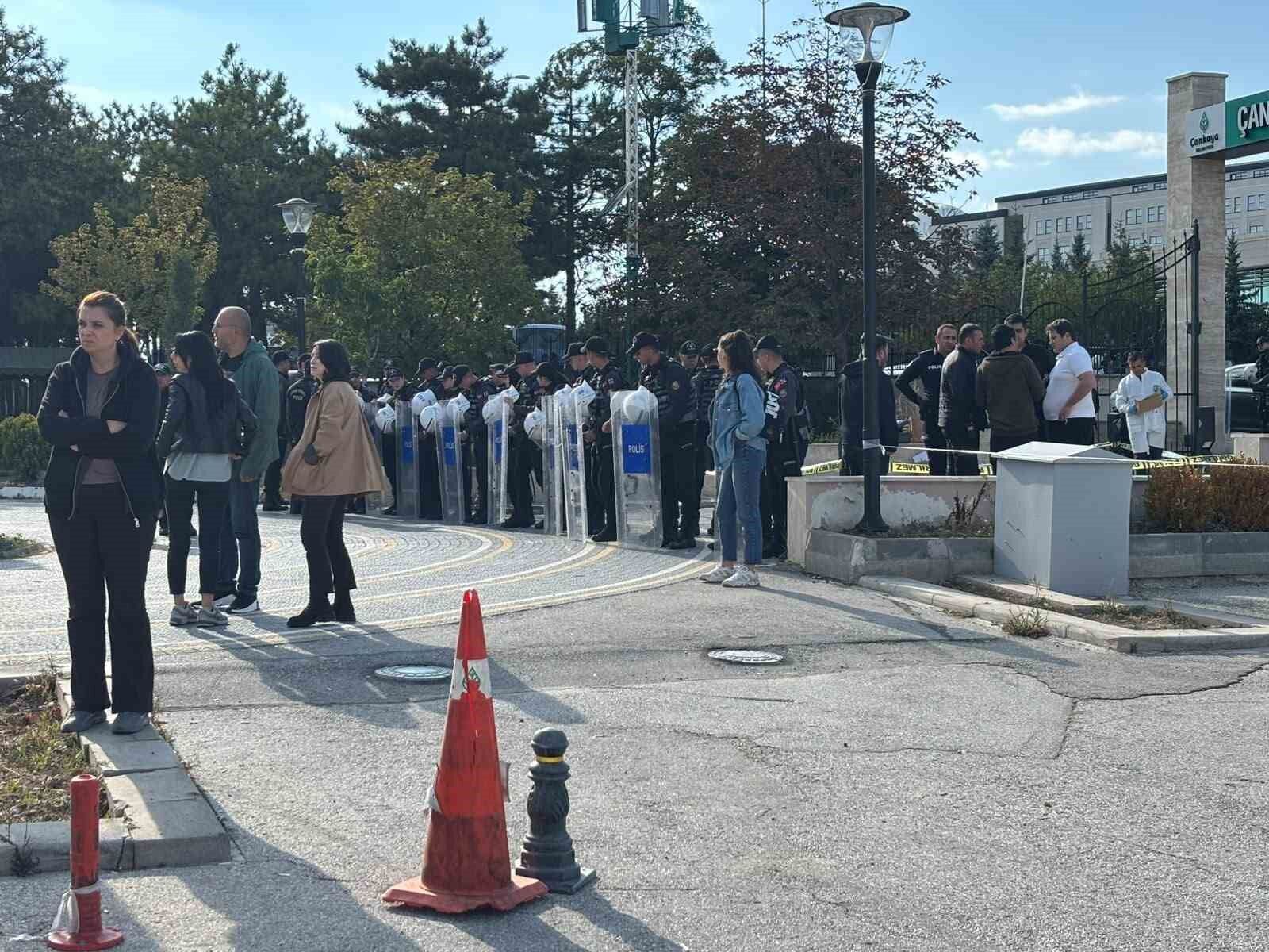 AYM önündeki eylemde acı olay: Emekli polis yaşamını yitirdi