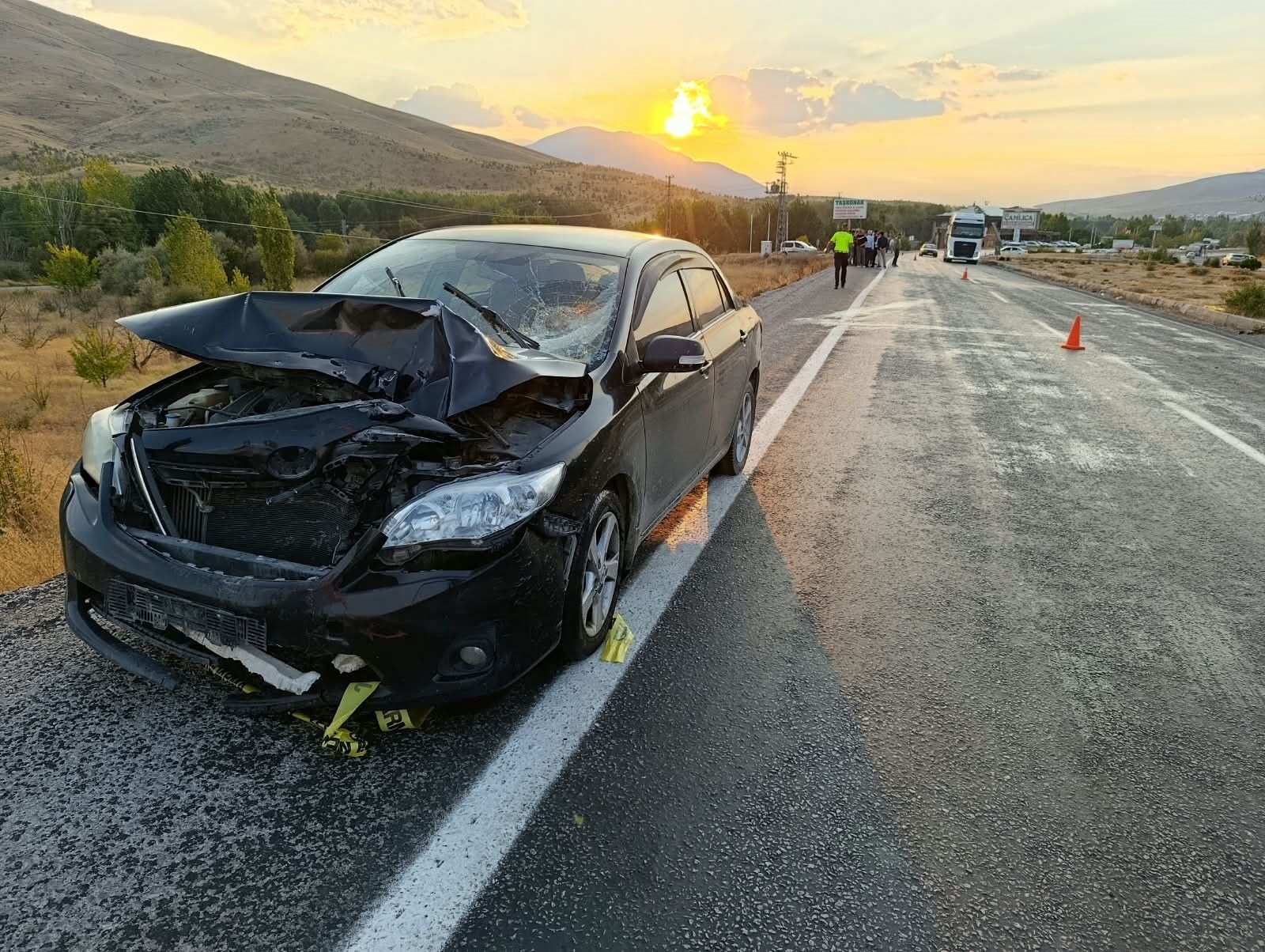 Otomobille çarpışan motosiklet sürücüsü hayatını kaybetti