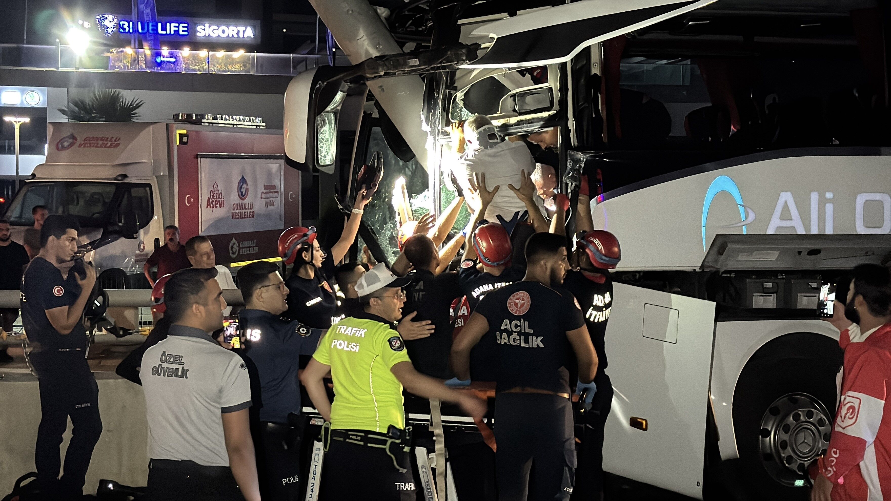 Adana yolcu otobüsü kaza