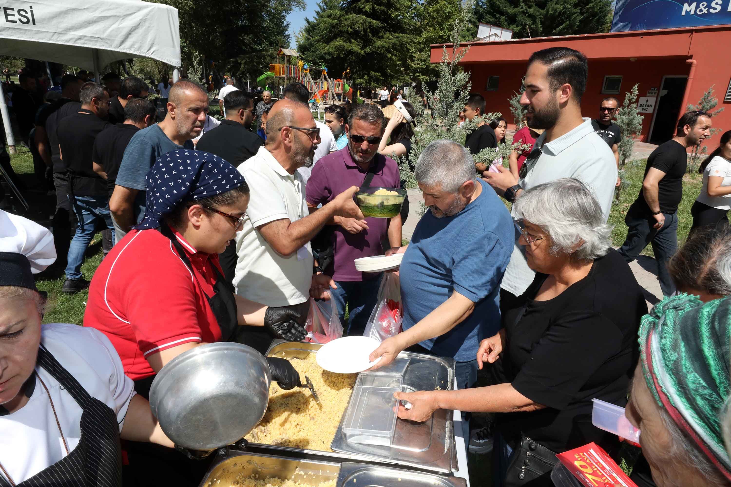 Fethi Yaşar Divriği Pilav Programı’na Katıldı (4)