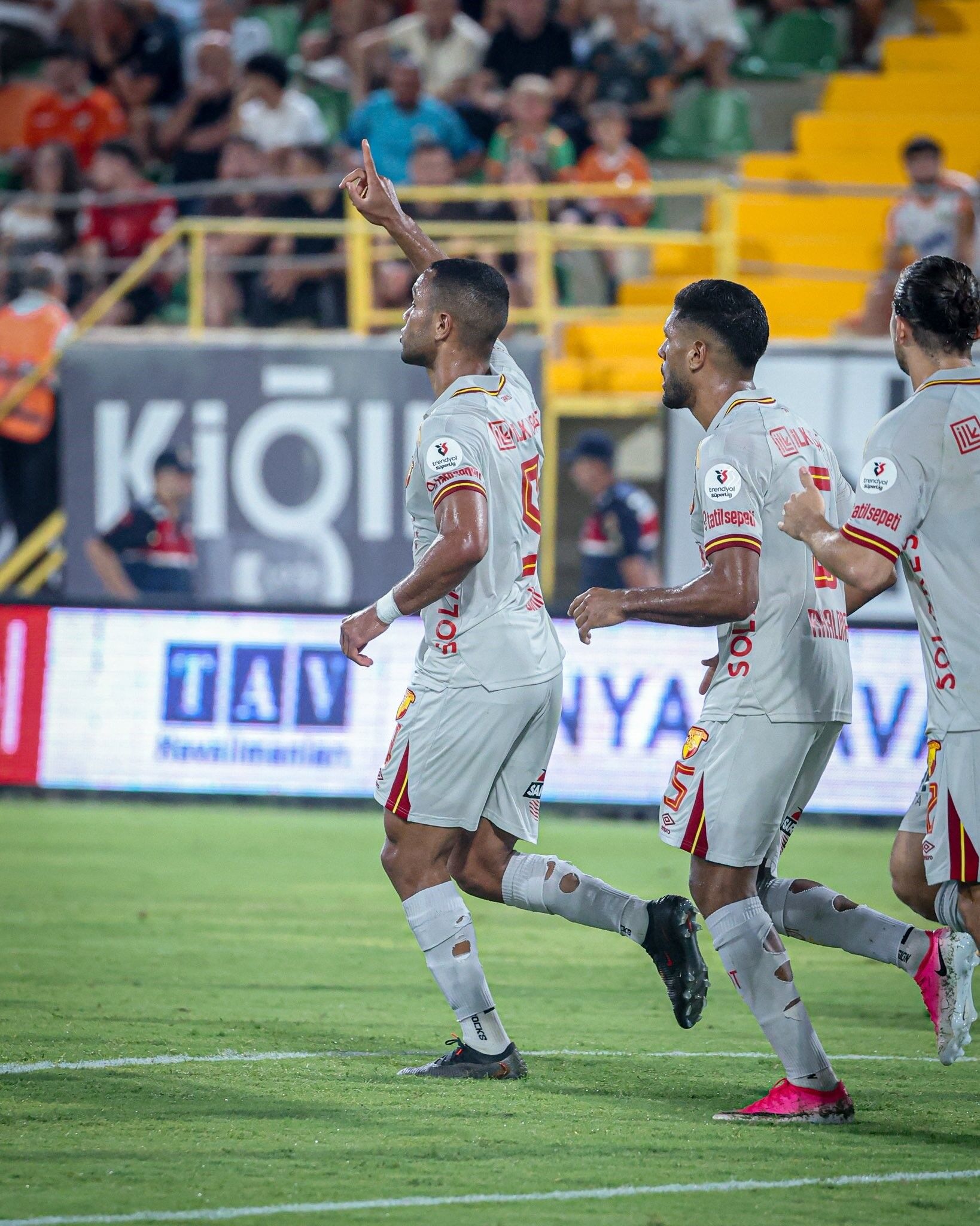 Göztepe Ilk 5 Haftada Galibiyetle Tanışamadı (1)