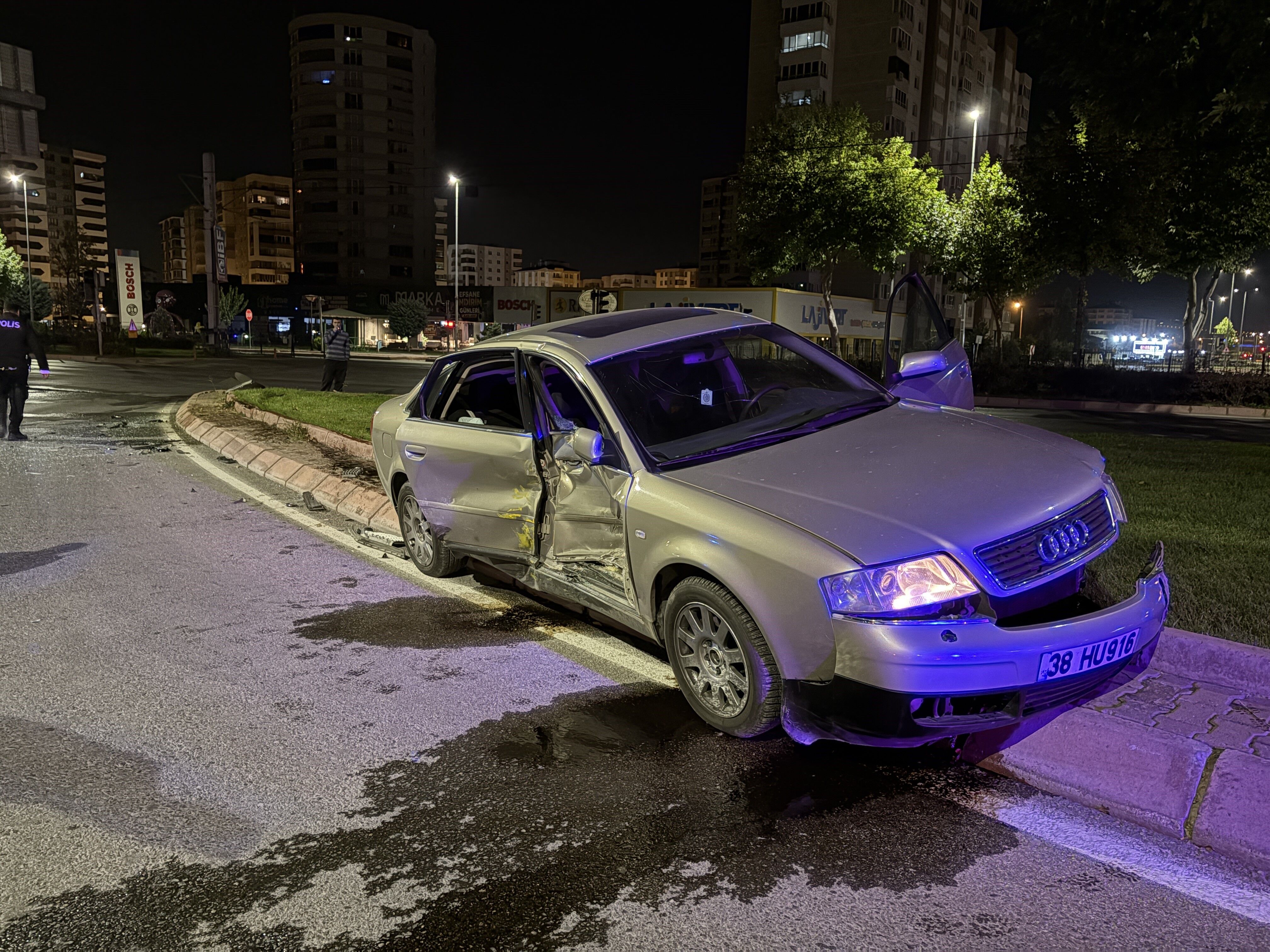 Kayseri’de Taksiyle Otomobil Çarpıştı 1 Yaralı (2)