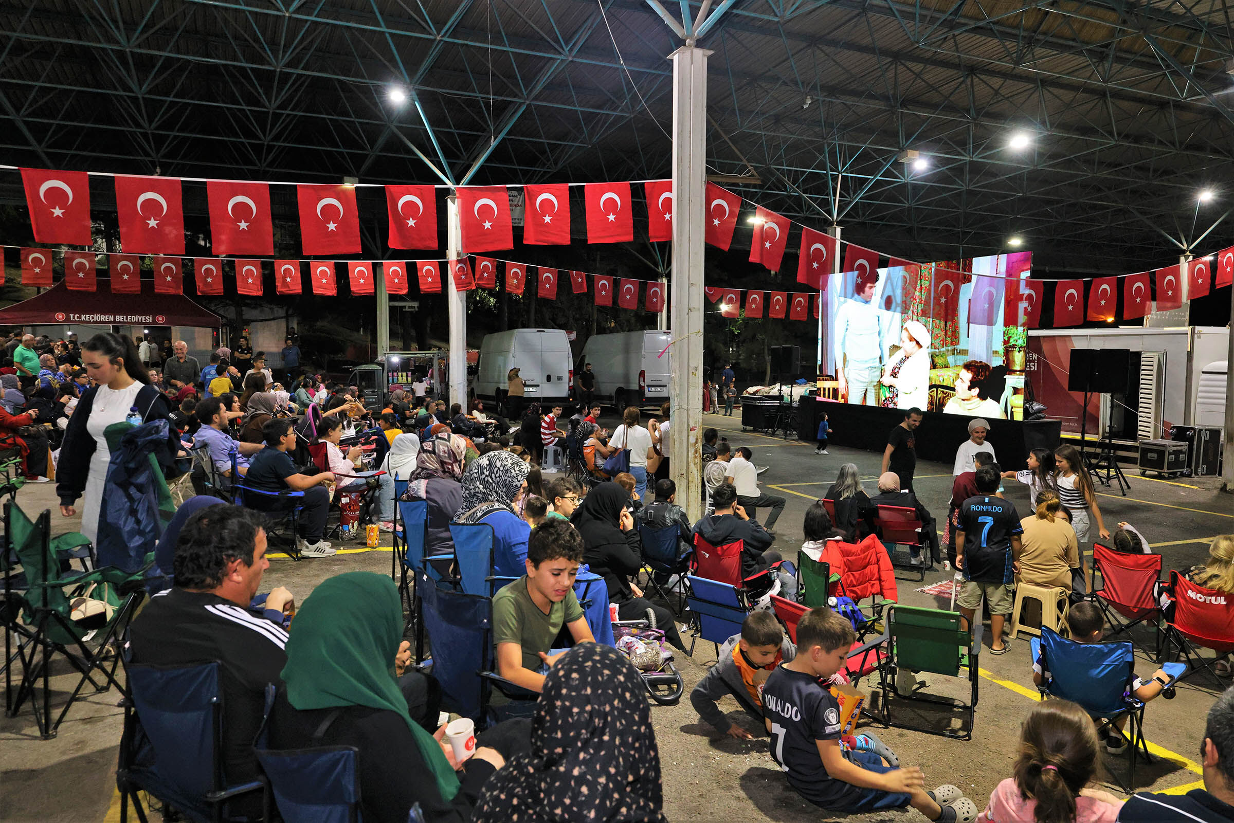 Keçiören’de Açık Havada “Bizim Aile” Gösterimi (3)
